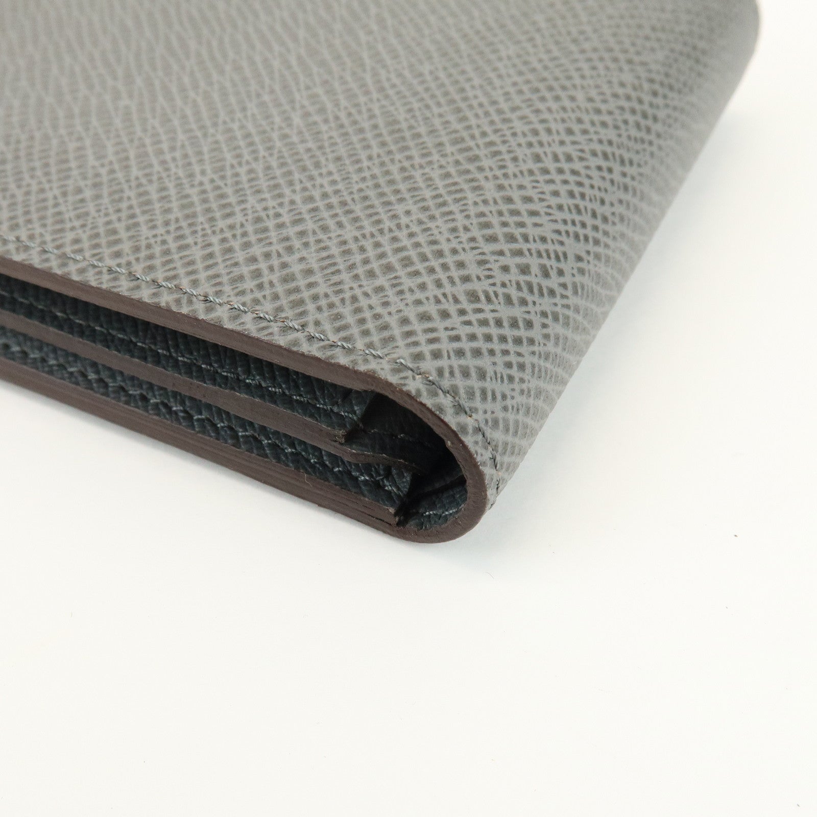 Louis Vuitton Taiga Portefeuille Florin Wallet Glacier Gray M32650