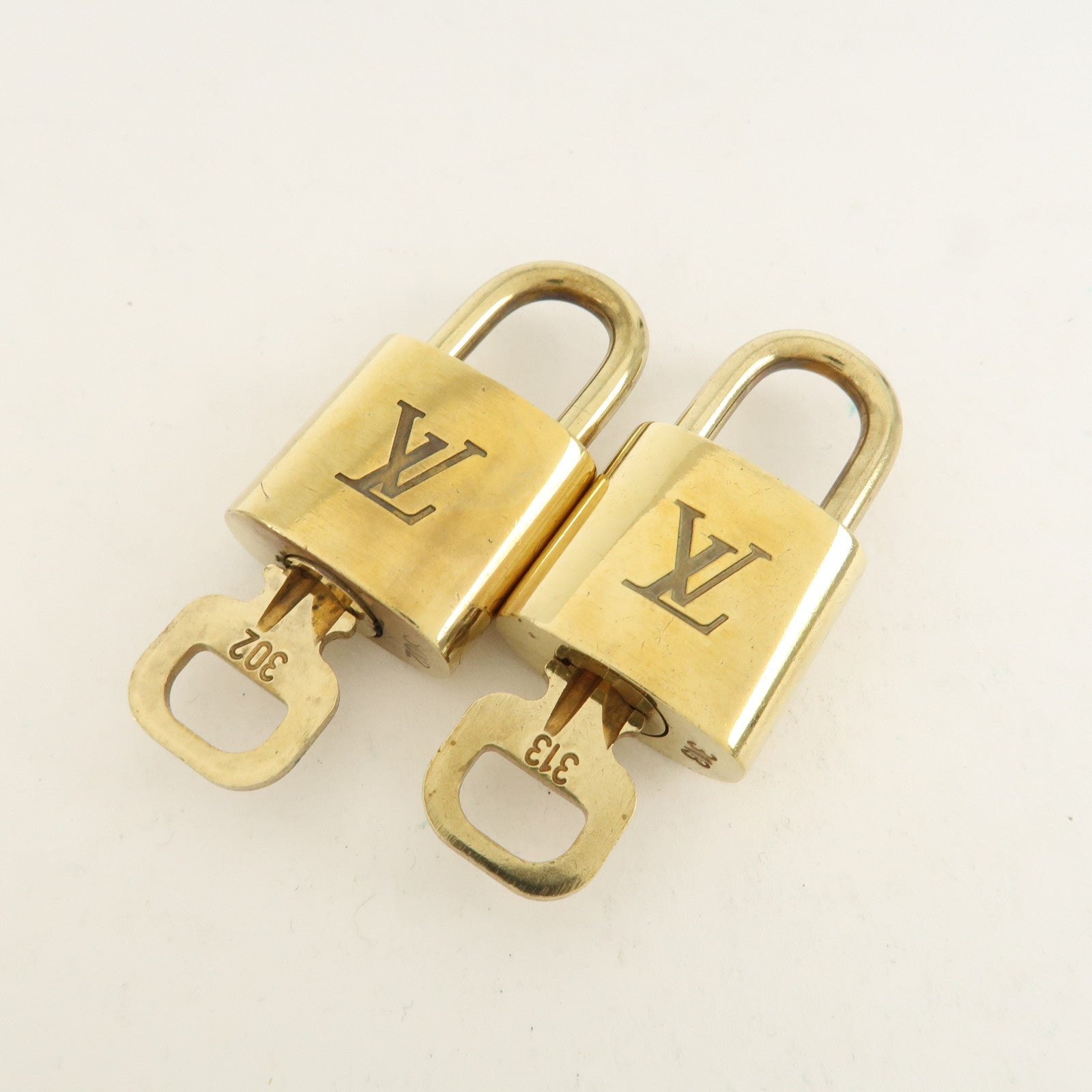 Louis Vuitton Set of 10 Lock & Key Cadena Key Lock Metal Gold Used