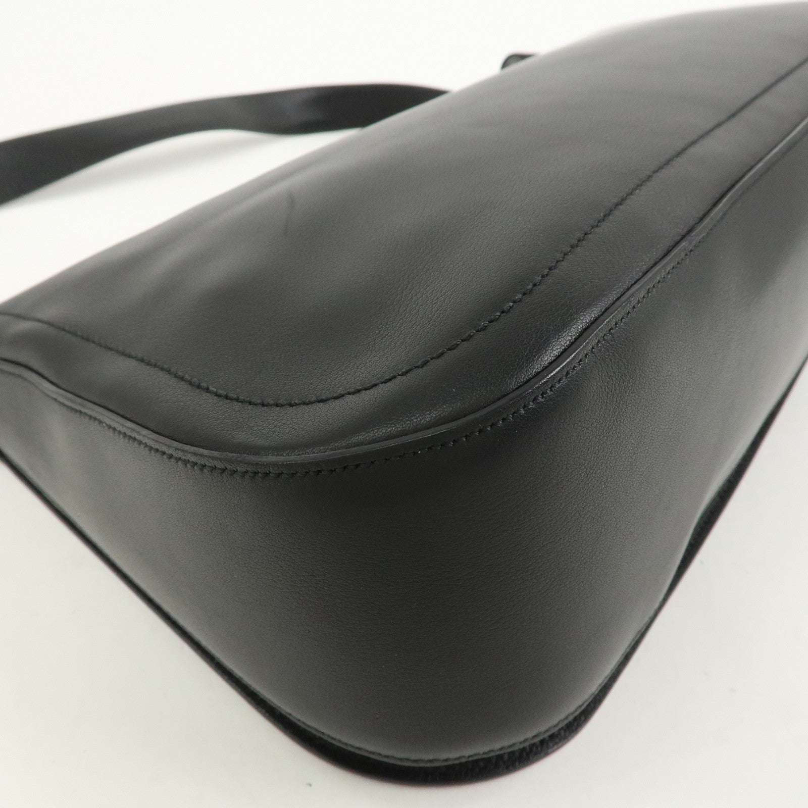 Ferragamo Gancini Logo Leather Shoulder Bag Hand Bag Black