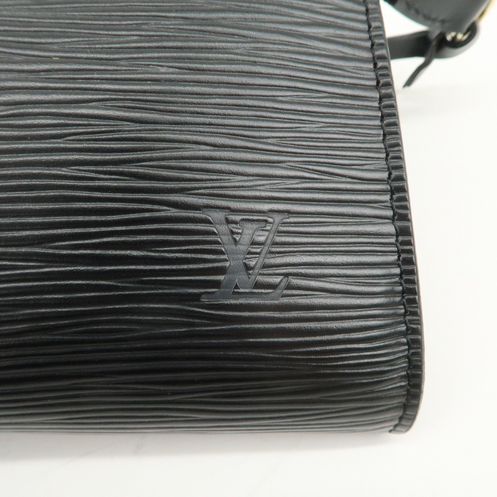 Louis Vuitton Epi Pochette Accessoires Hand Bag Noir M52942
