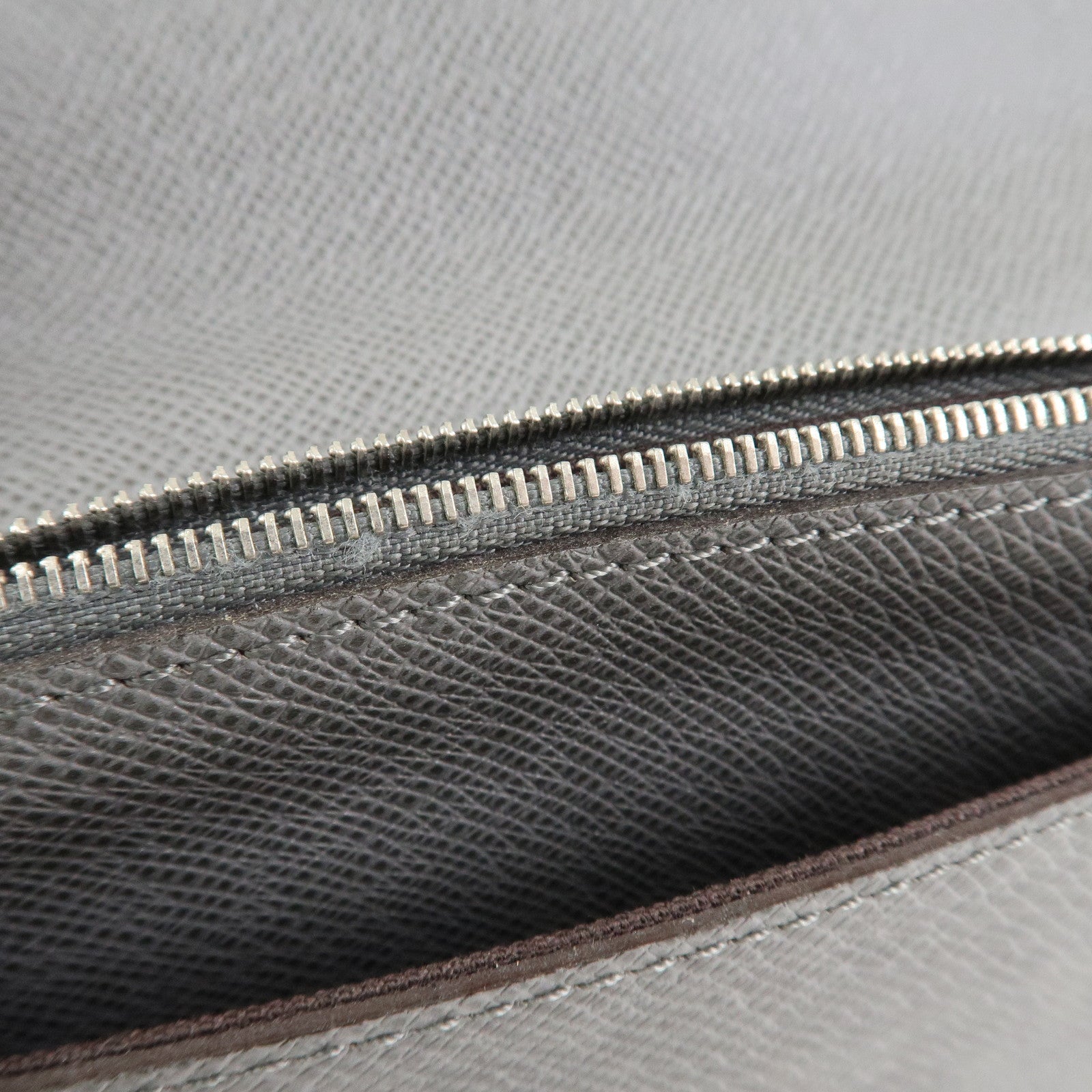 Louis Vuitton Taiga Leather Neo Belaia Clutch Bag Glacier M32683