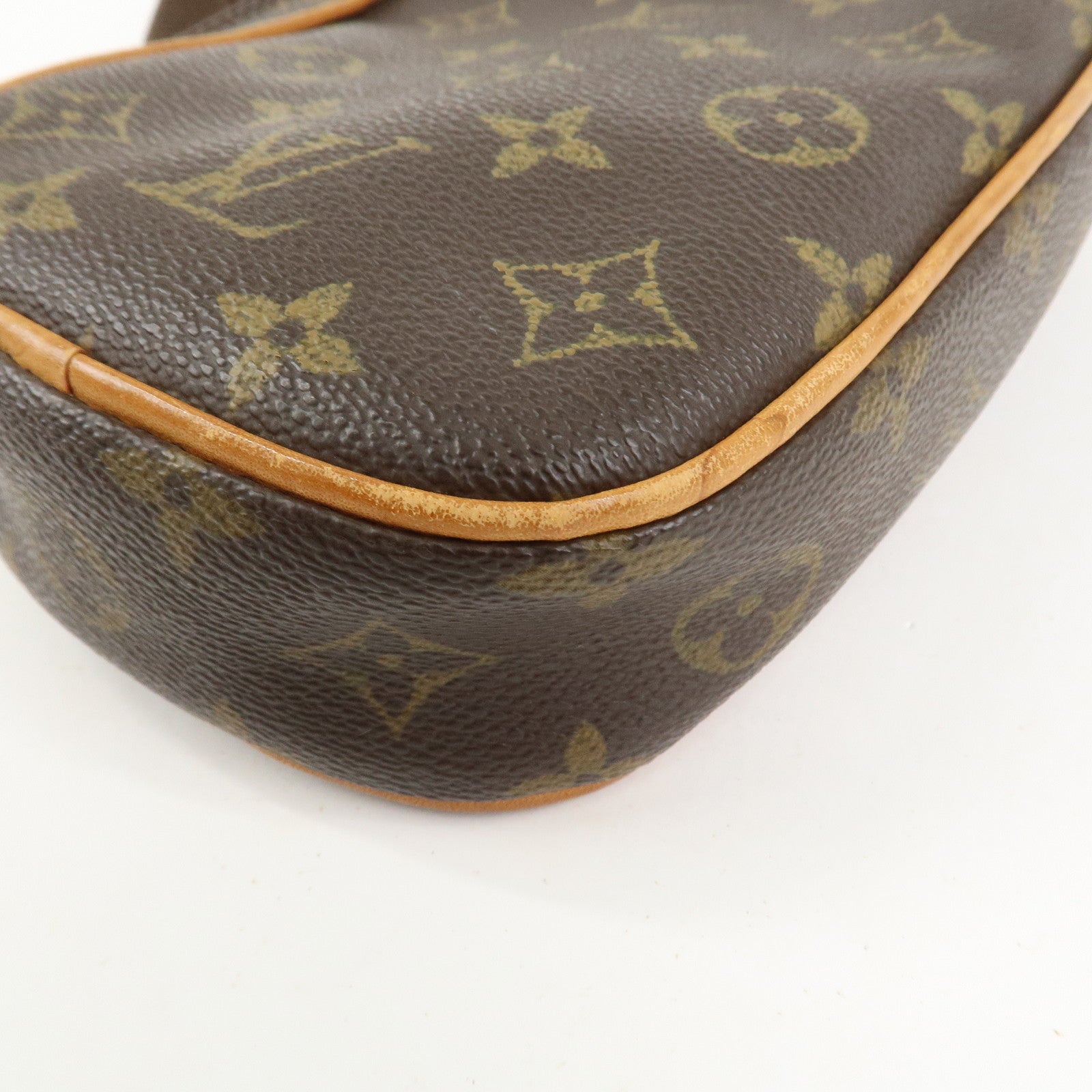 Louis Vuitton Monogram Pochette Gange Crossbody Bag M51870