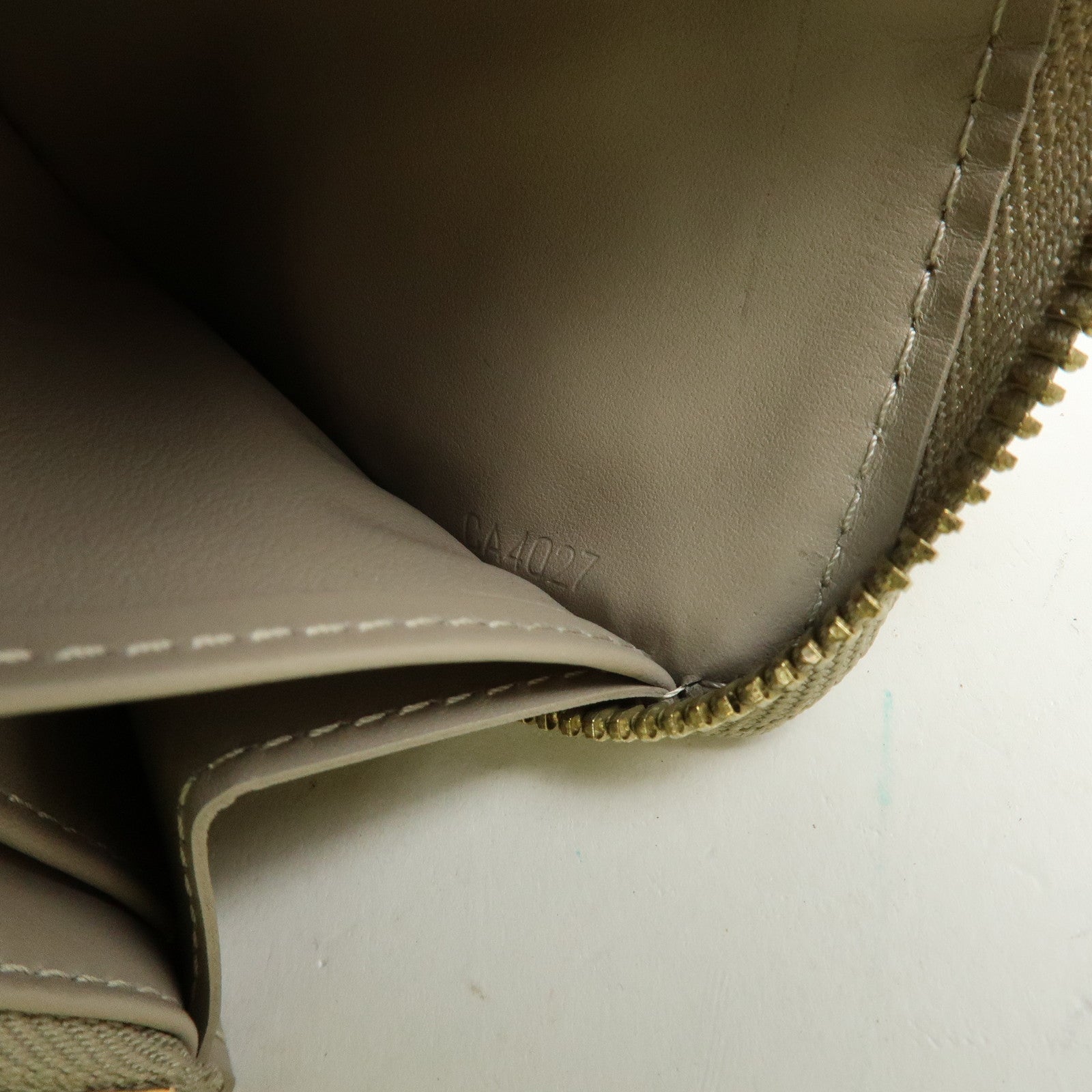 Louis Vuitton Suhali Leather Zippy Long Wallet Vérone M93028