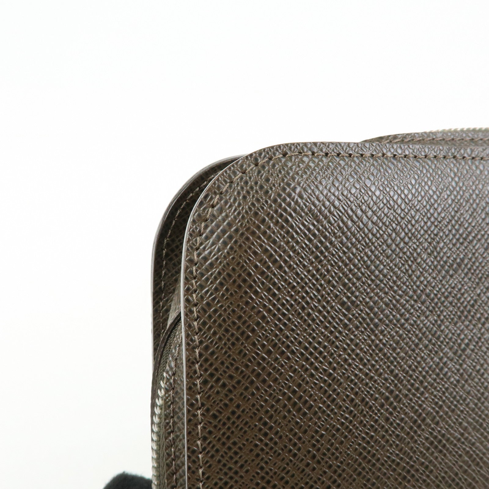 Louis Vuitton Taiga Organizer de Poche Clutch Bag Grizzly M30183