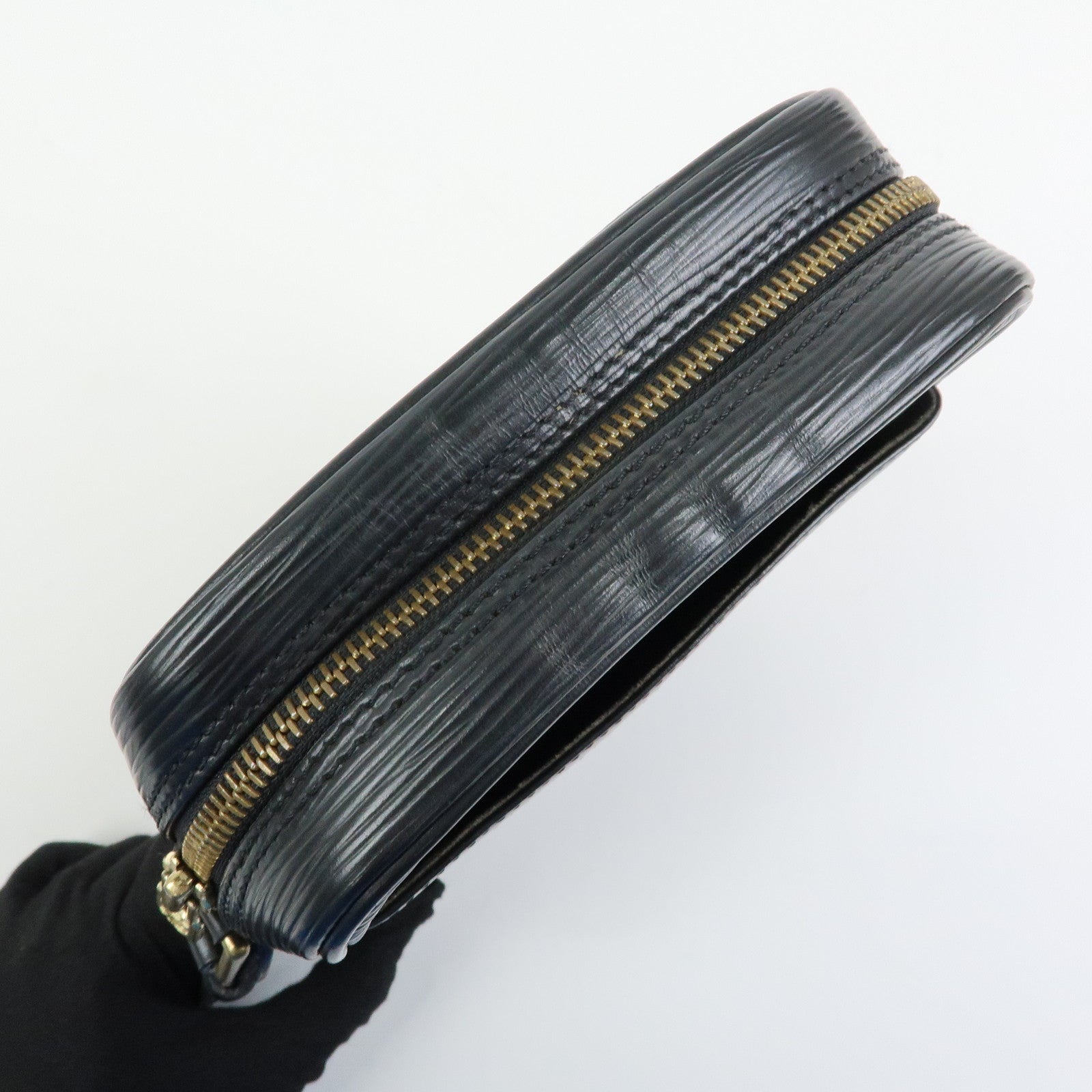 Louis Vuitton Epi Danube Shoulder Bag Crossbody Bag Noir M45632