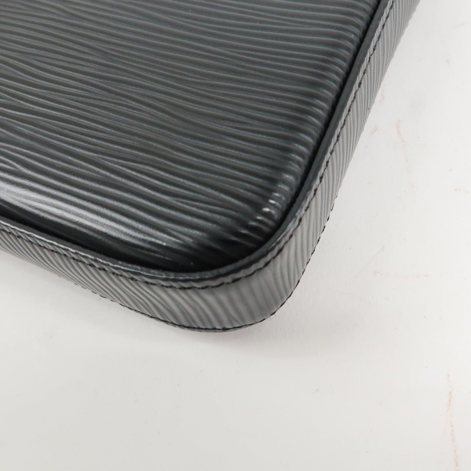 Louis Vuitton Epi Pochette Felicie Leather Hand Bag Black M62648 Used