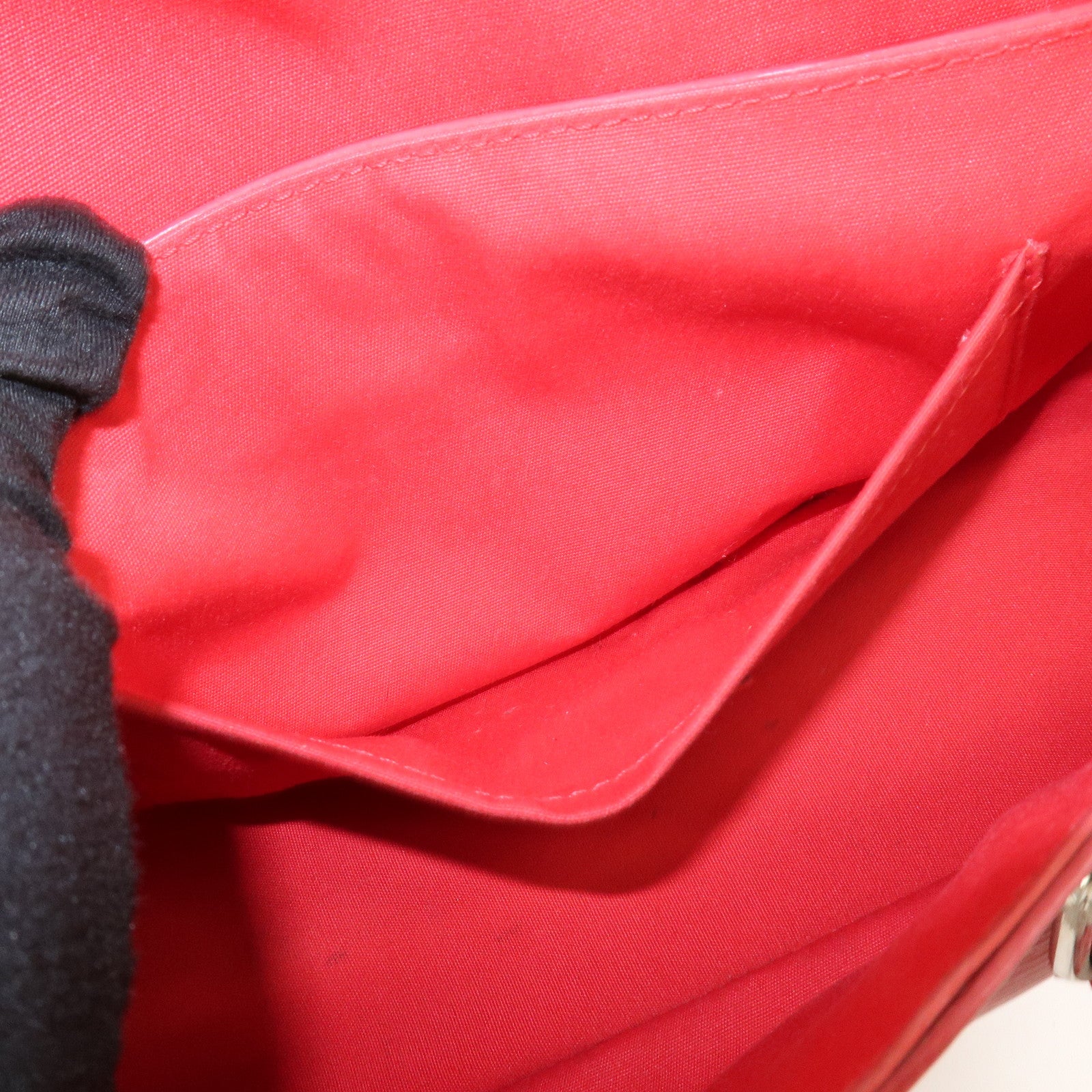 Louis Vuitton Epi Leather Segur PM Hand Bag Rouge M5882E