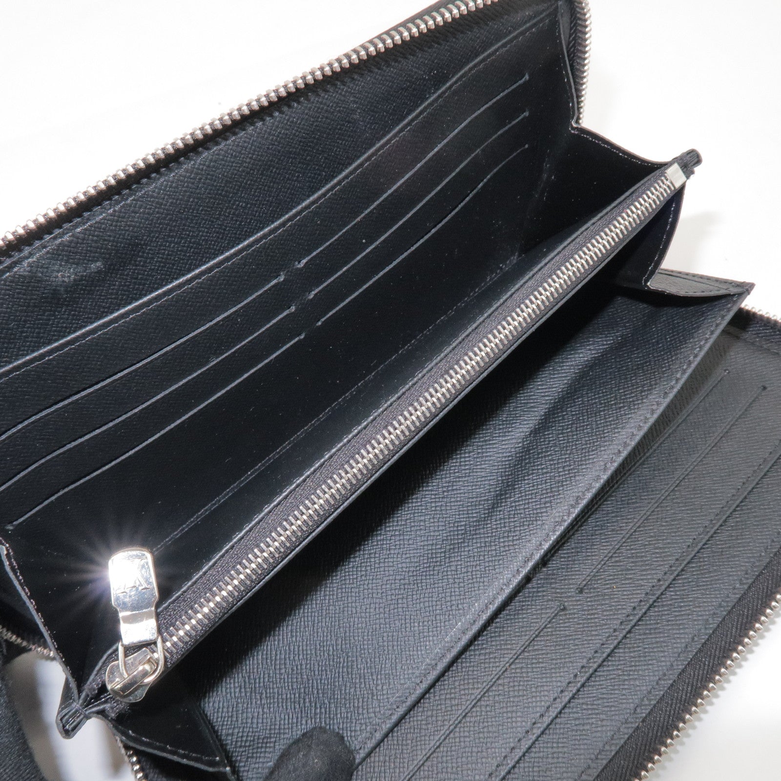 Louis Vuitton Taiga Zippy Organizer NM Long Wallet Noir M30056
