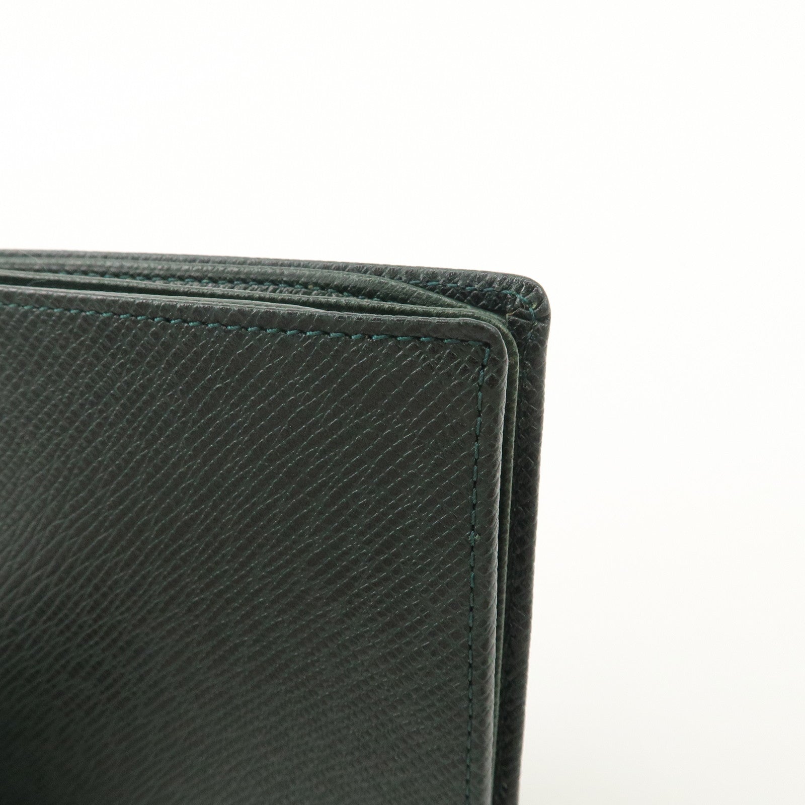 Louis Vuitton Taiga Leather Pass Case Card Case Epicea Used
