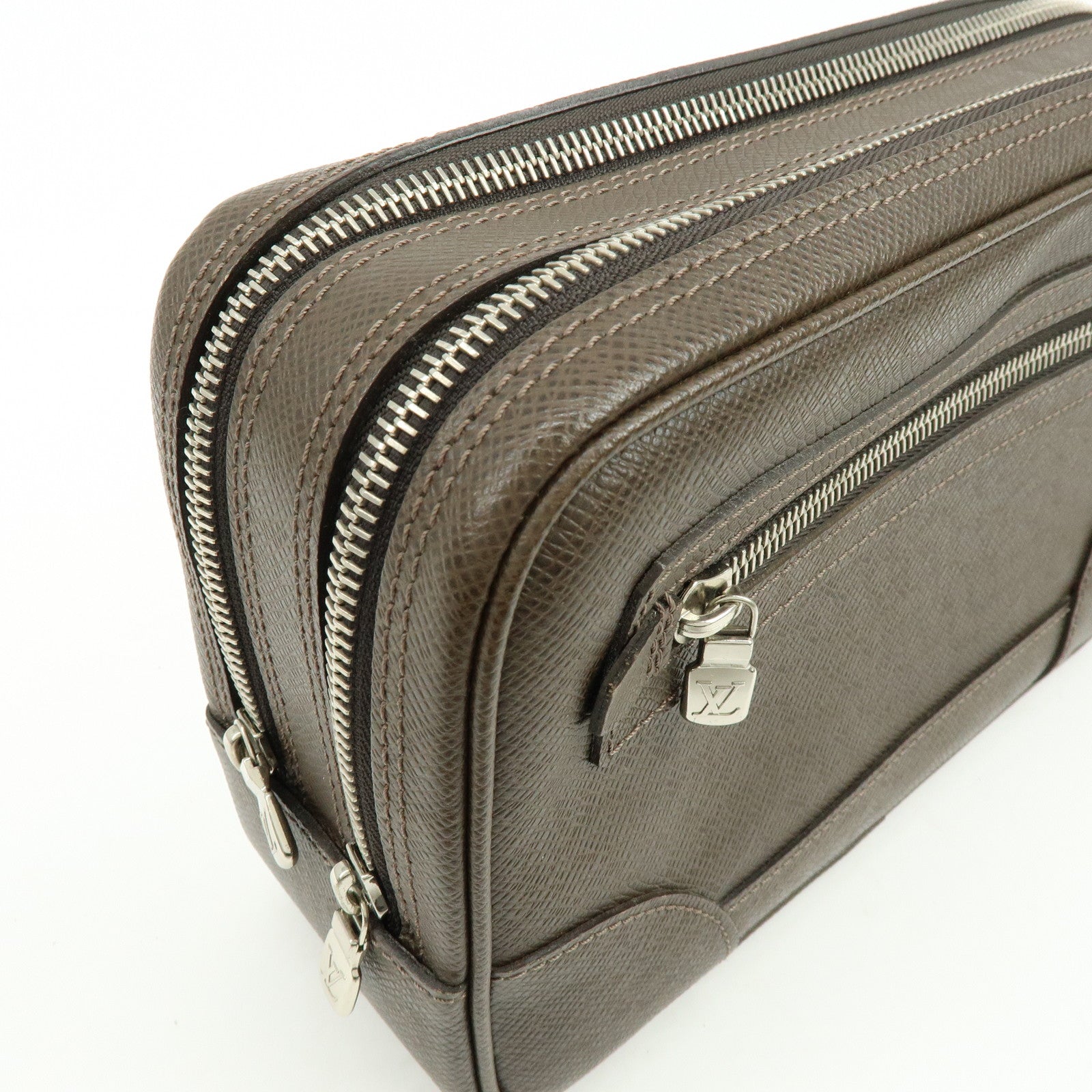 Louis Vuitton Taiga Neo Pavel Clultch Bag Grizzly M31148