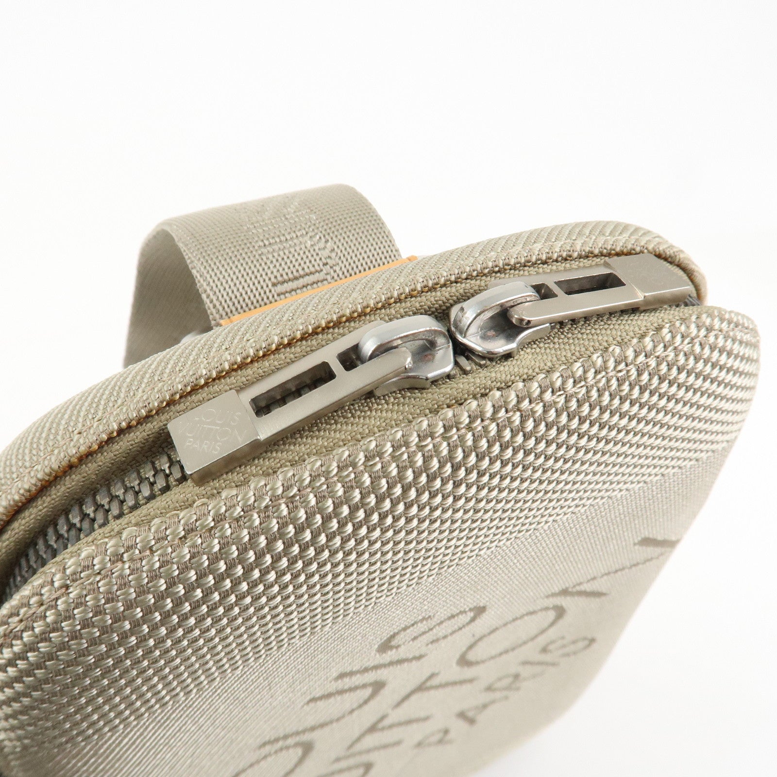 Louis Vuitton Damier Geant Mage Body Bag Silver HDW Terre M93500 Used