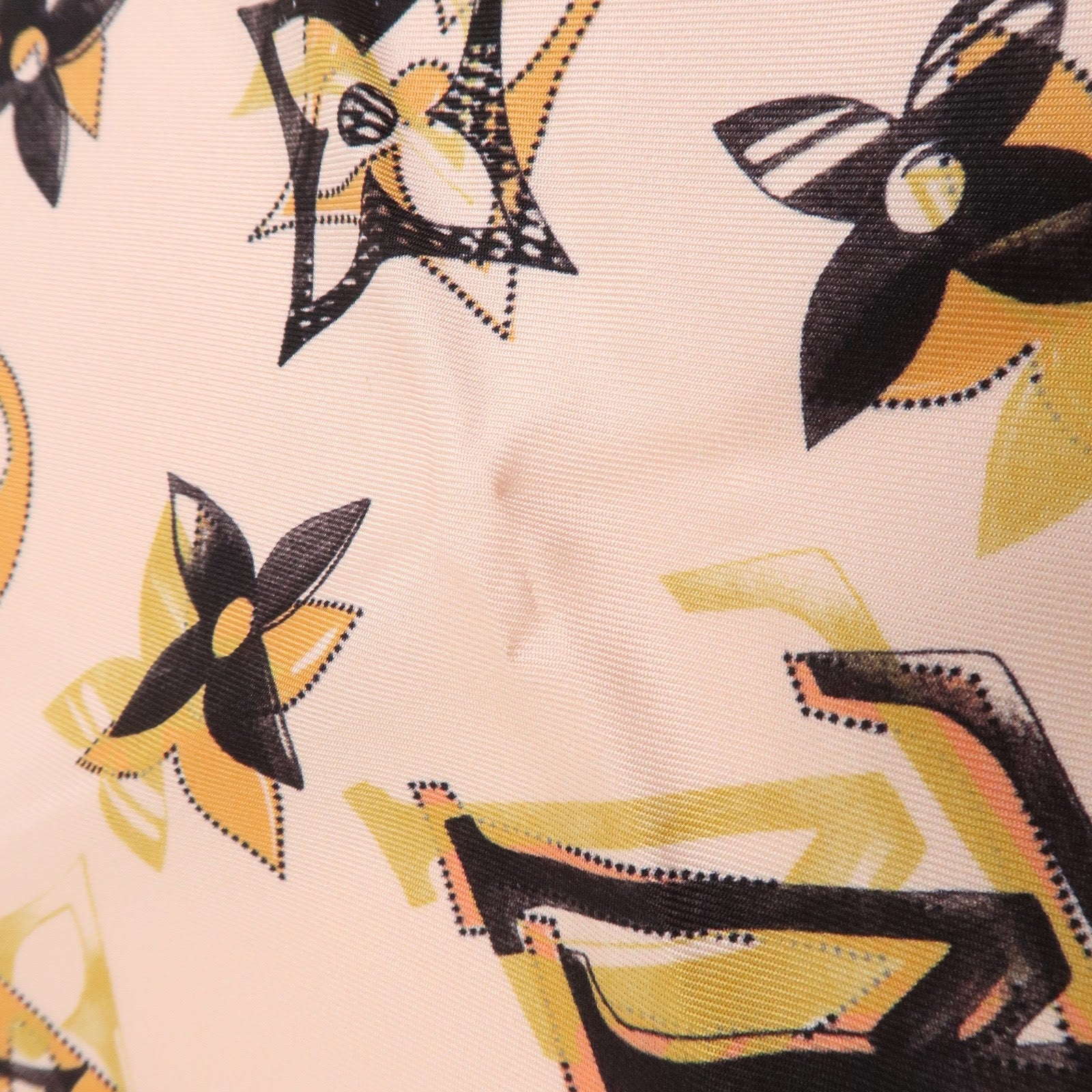 Louis Vuitton Monogram Silk 100% Scarf Pink M79267