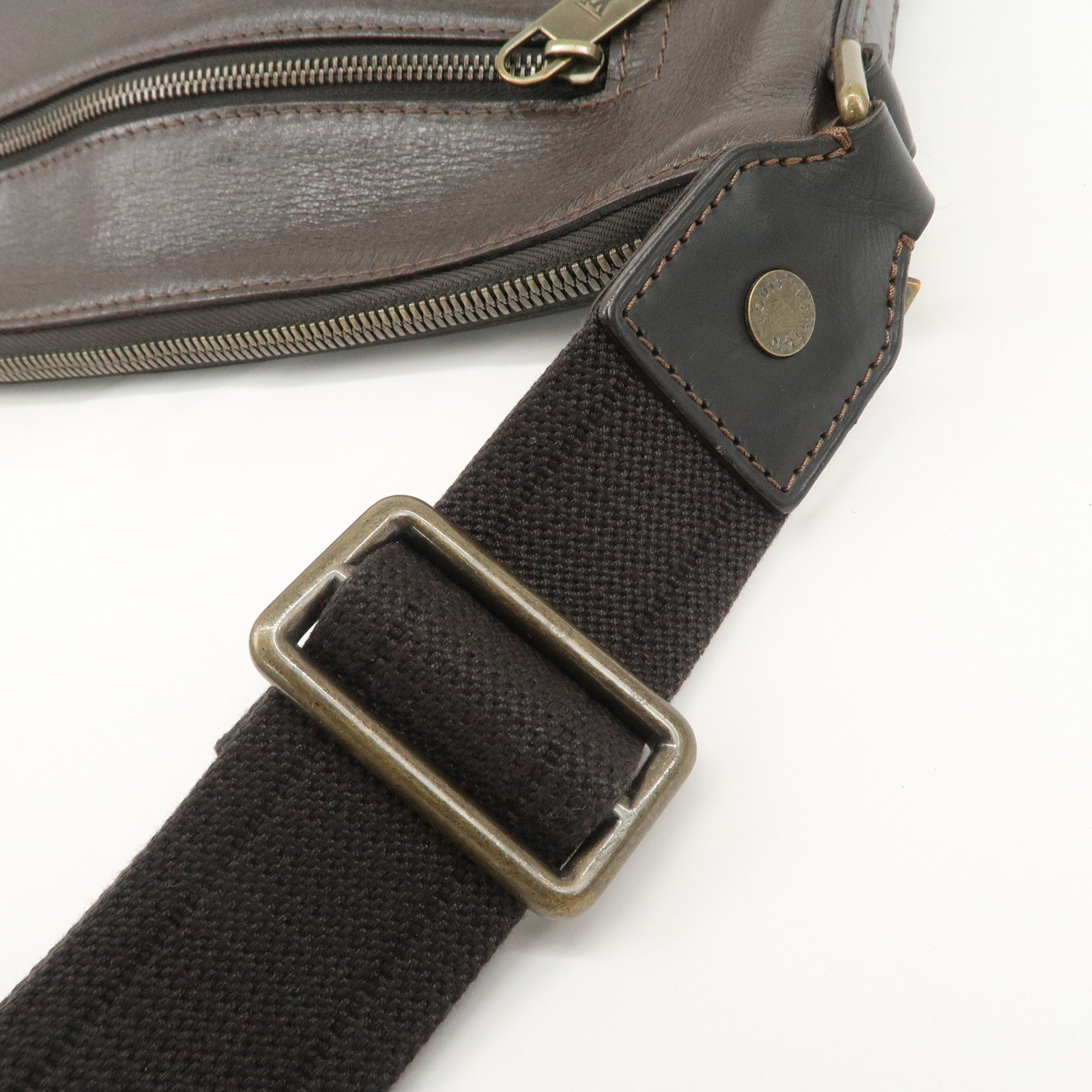 Louis Vuitton Utah Leather Shawnee MM Shoulder Bag Cafe M93453