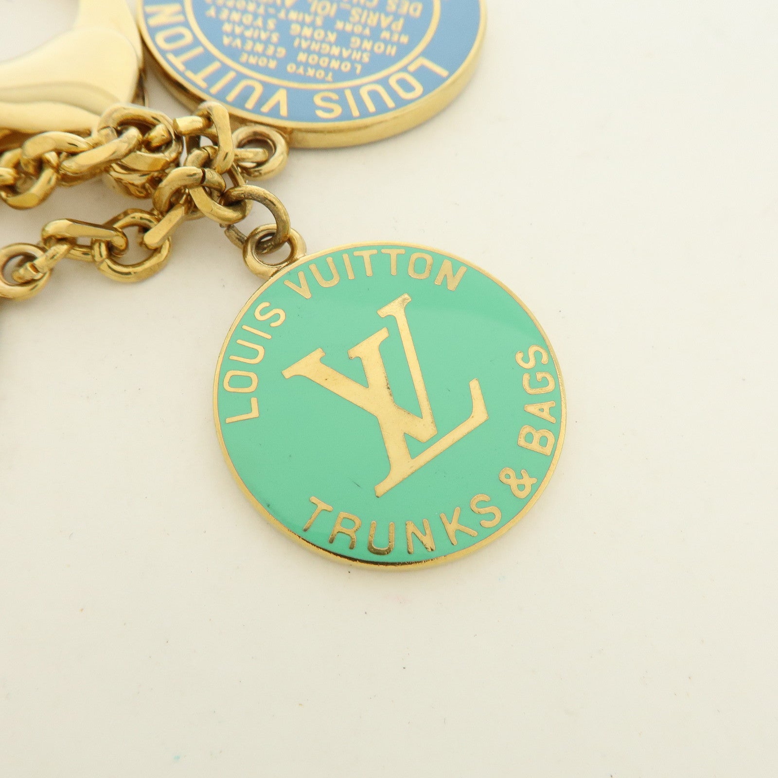 Louis Vuitton Portefeuille Chaine Glove Metal Key Charm M65729