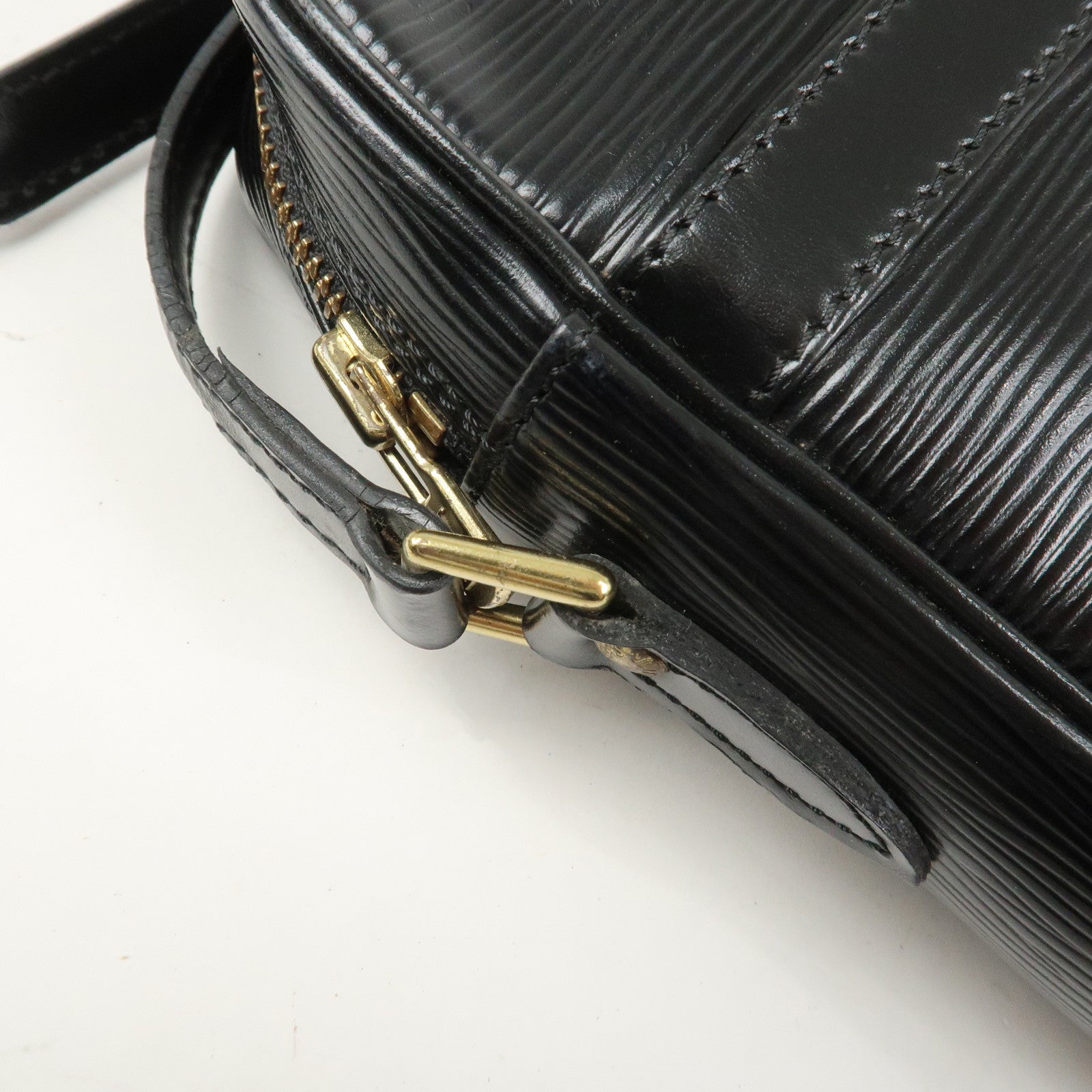 Louis Vuitton Epi Danube Shoulder Bag Crossbody Bag Noir M45632