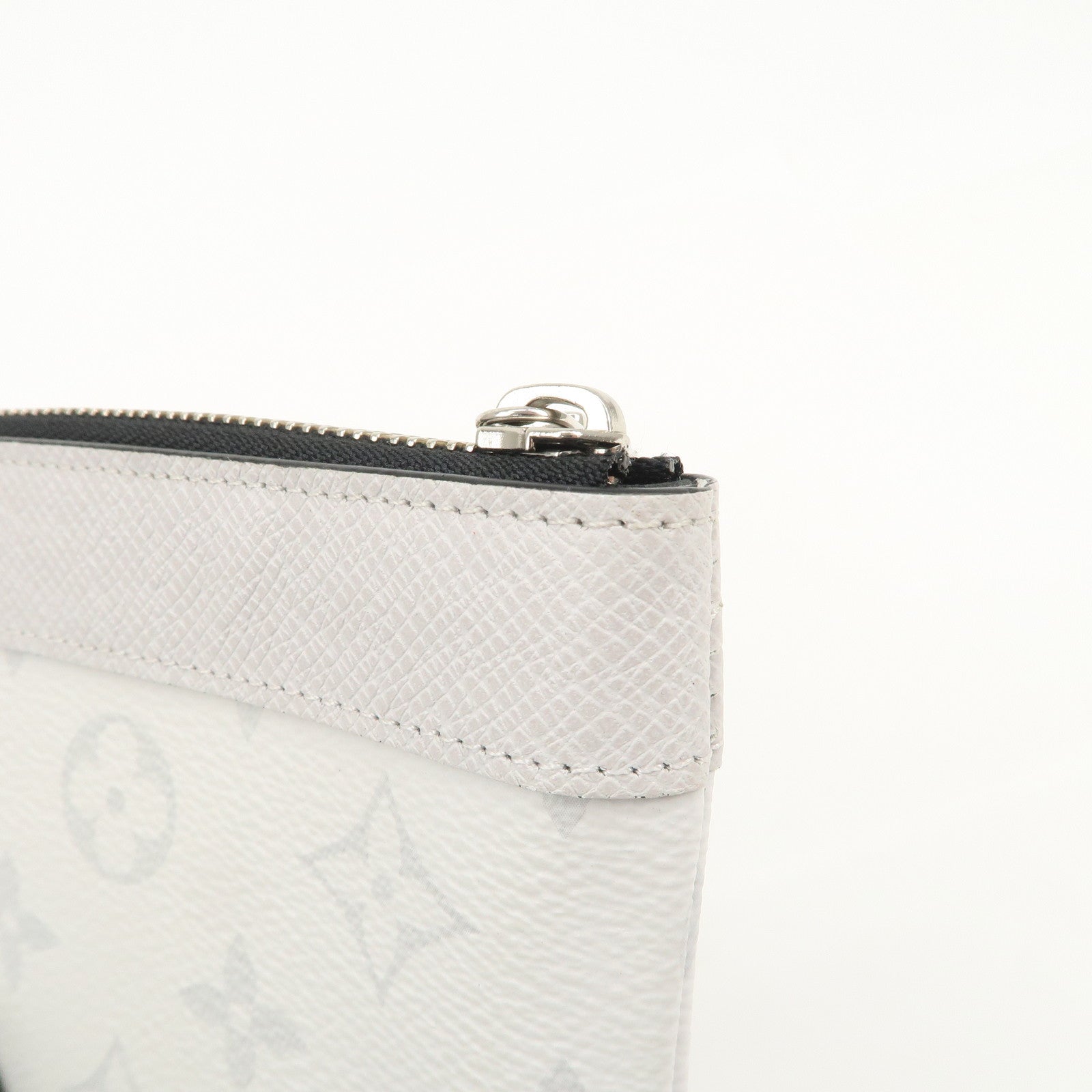 Louis Vuitton Monogram Taiga Discovery Pochette Antarctica M30279 Used