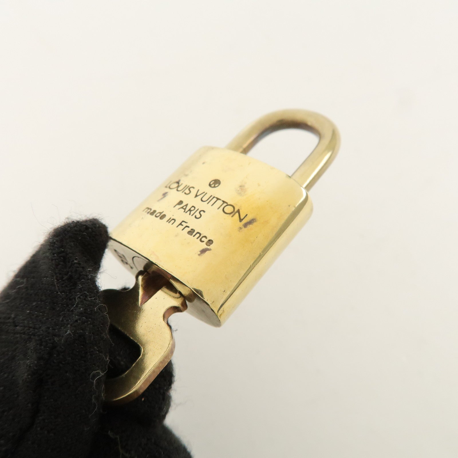 Louis Vuitton Set of 10 Lock & Key Cadena Key Lock Metal Gold Used