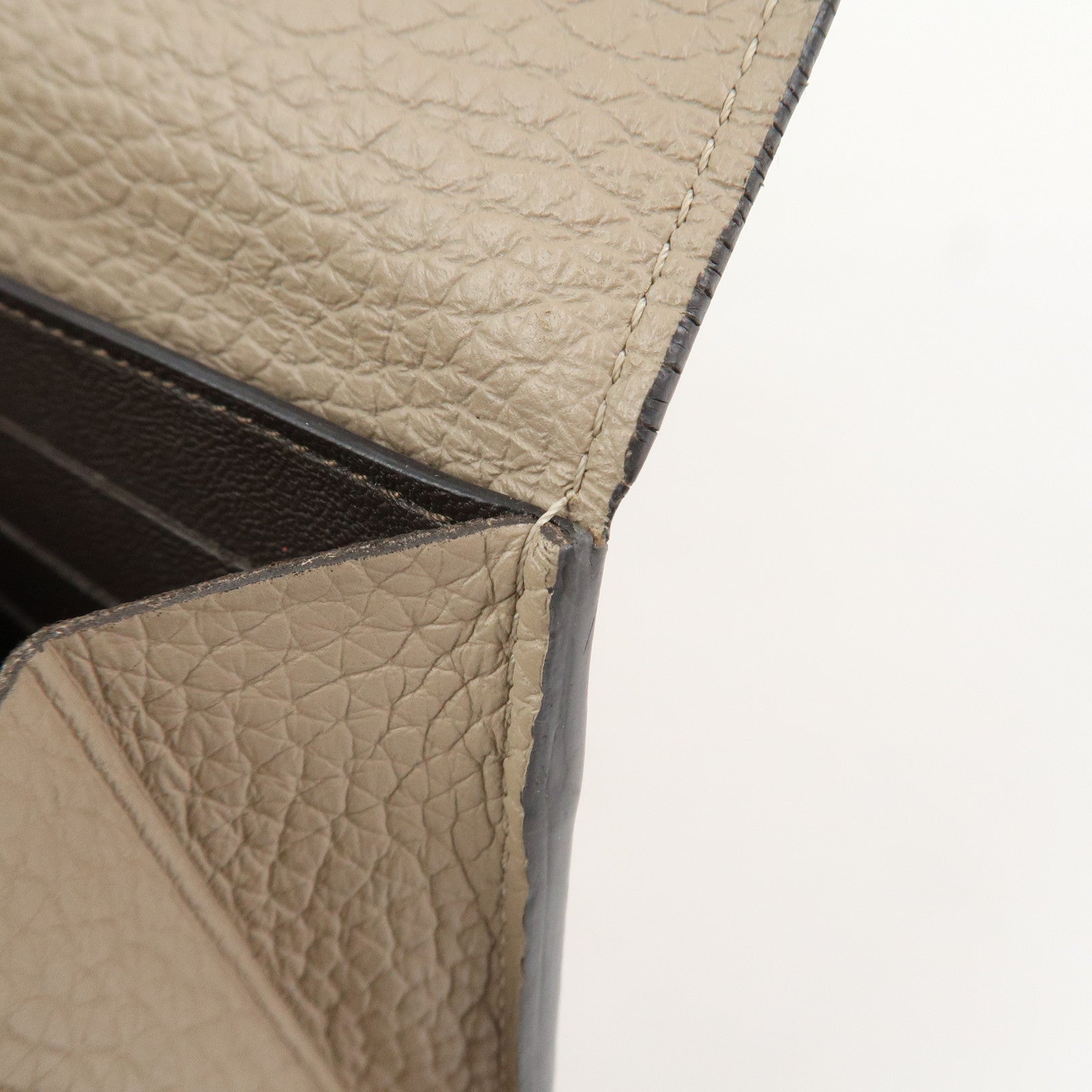 Louis Vuitton Capucines Taurillon Leather Long Wallet Galet M61249