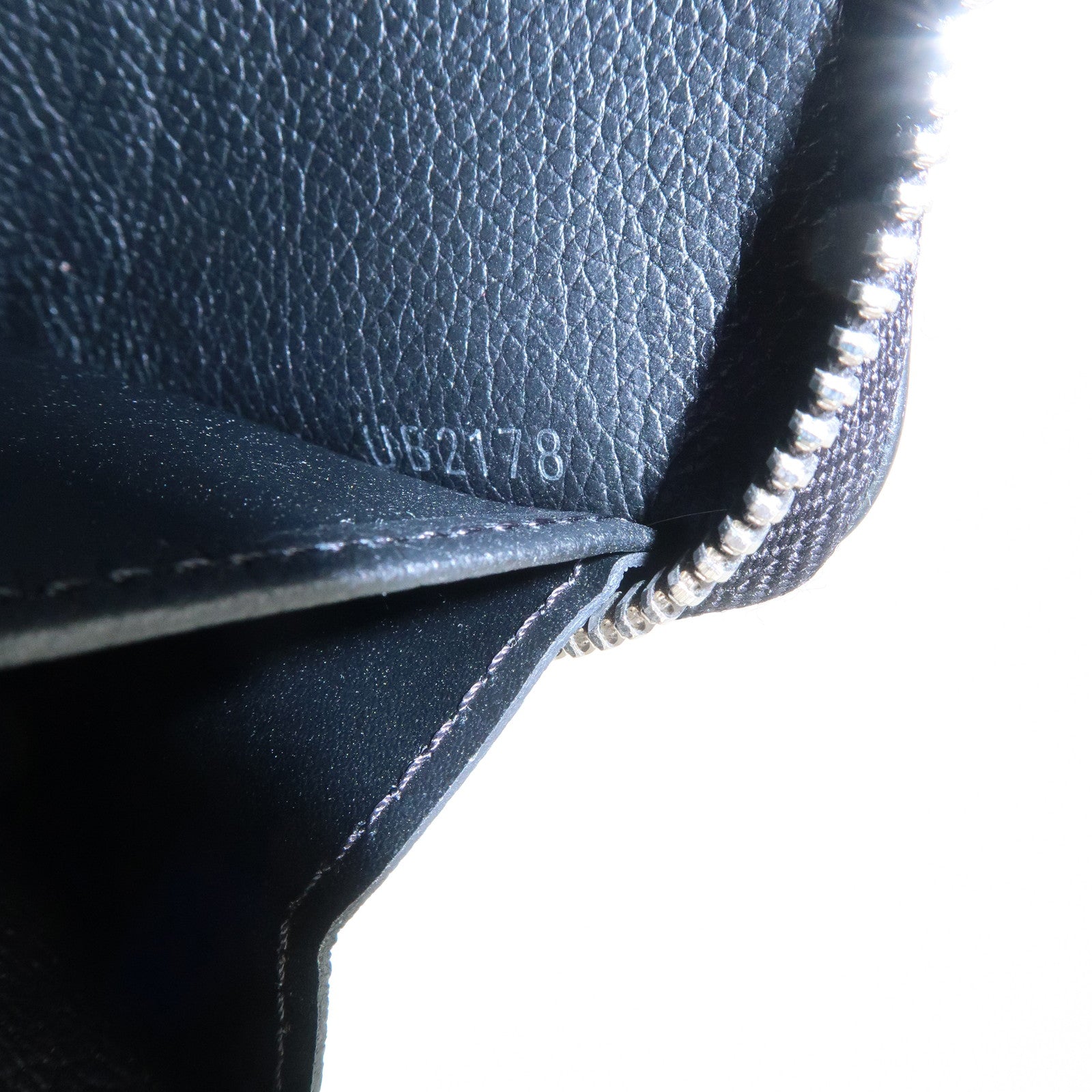 Louis Vuitton Lockme Leather Round Zippy Long Wallet Noir M62622