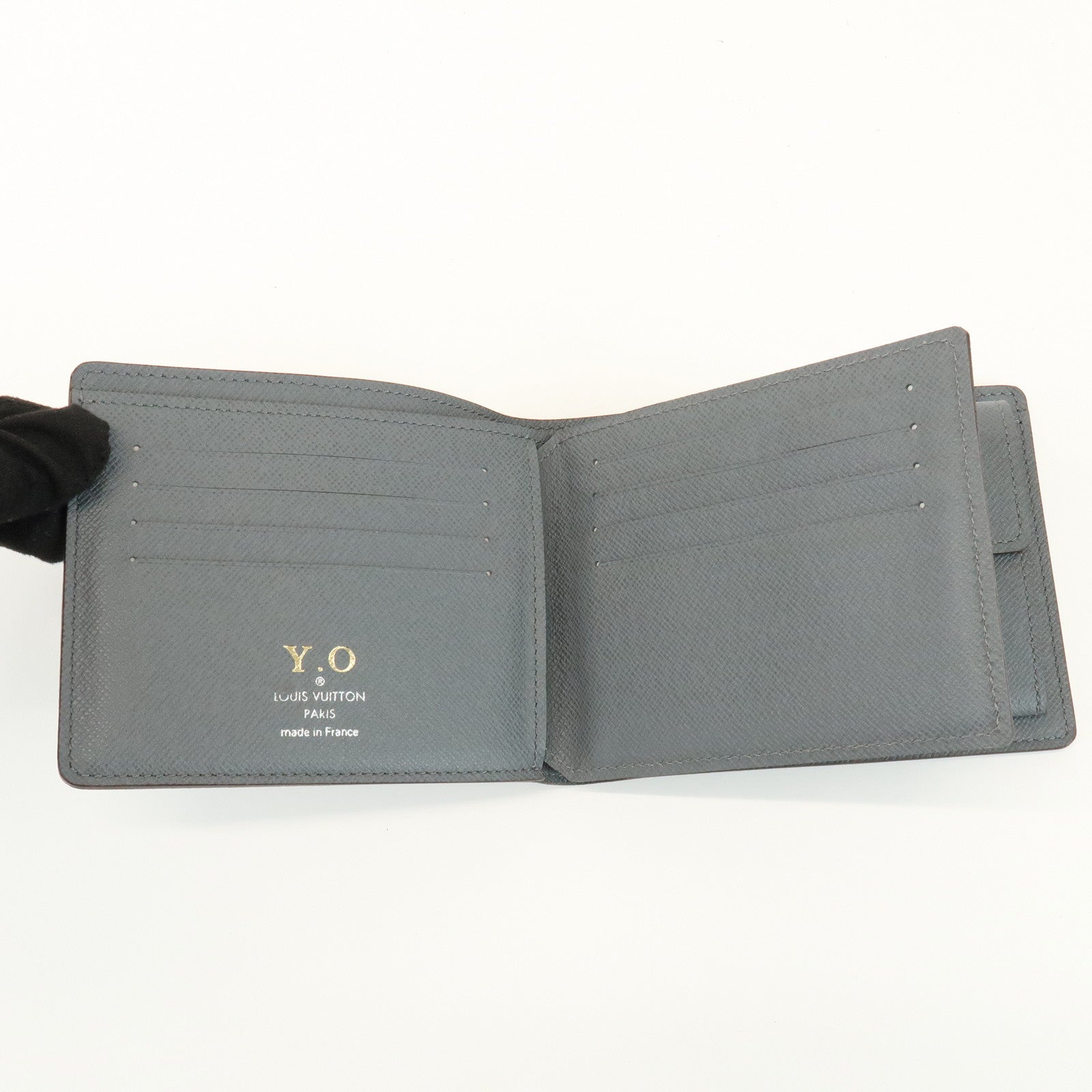 Louis Vuitton Taiga Portefeuille Florin Wallet Glacier Gray M32650