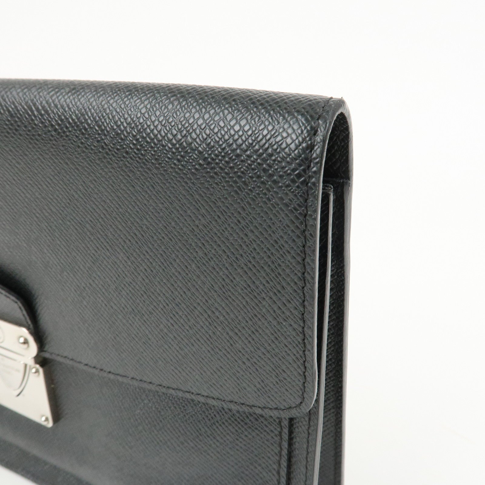 Louis Vuitton Taiga Veraiya Clutch Bag Ardoise M32592
