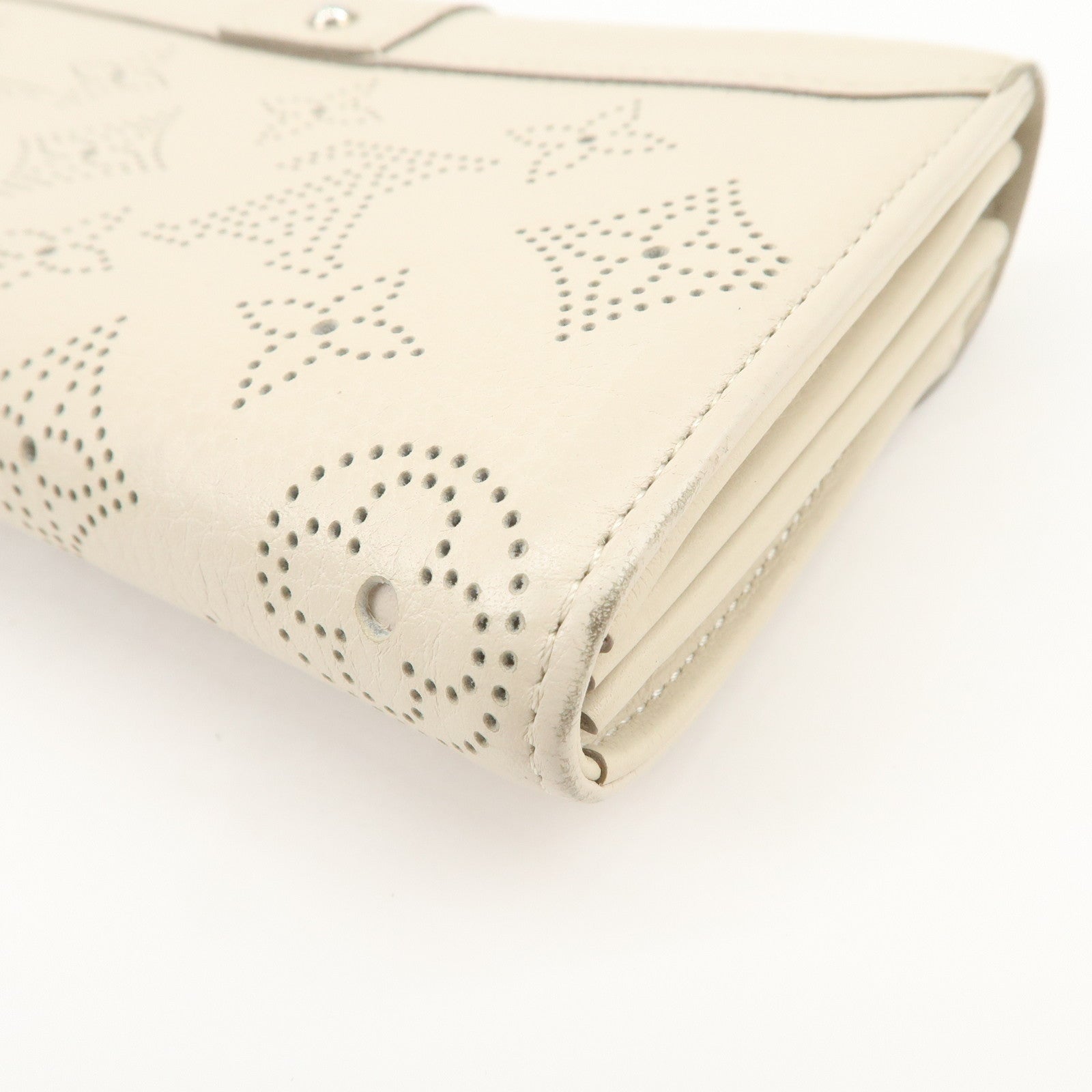 Louis Vuitton Mahina Leather Portefeuille Iris Long Wallet M58159