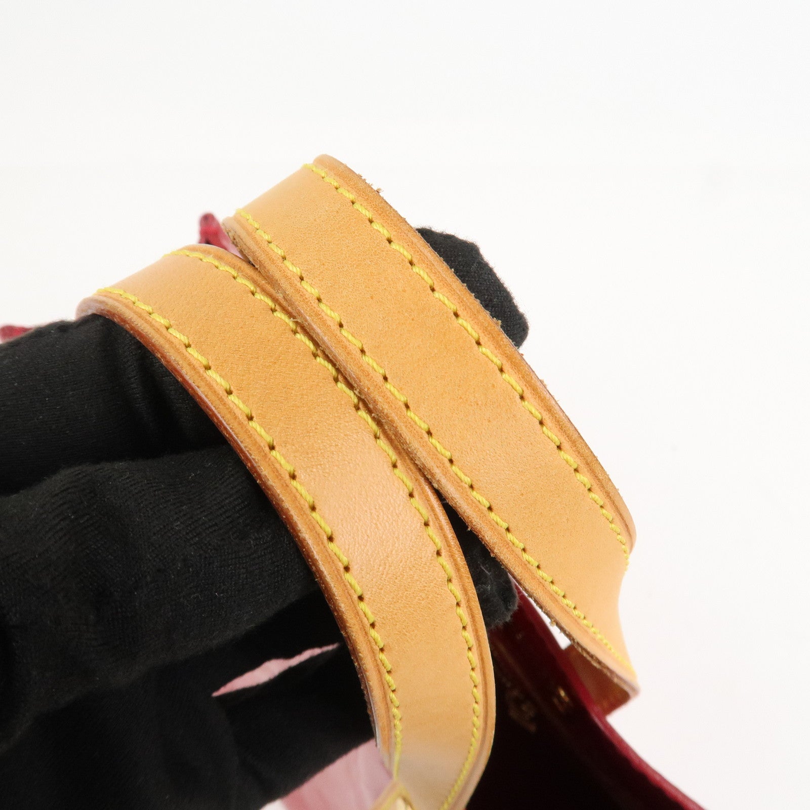 Louis Vuitton Monogram Vernis Leather Lead PM Pomme d'Amour M91990