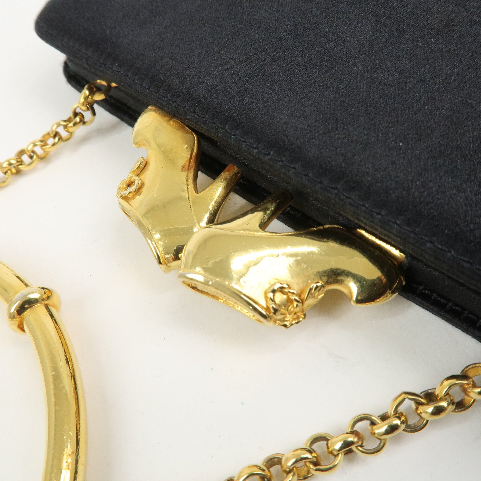 Ferragamo Boots Motif Kiss Lock Hand Bag Black