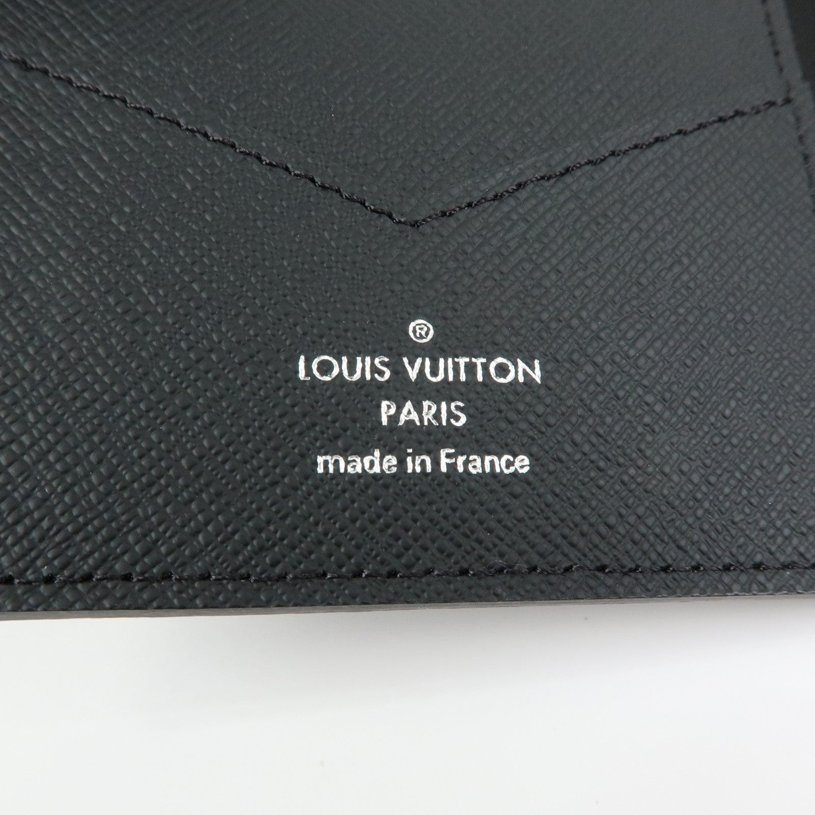 Louis Vuitton Taiga Leather Couverture Passeport NM Ardoise M64596