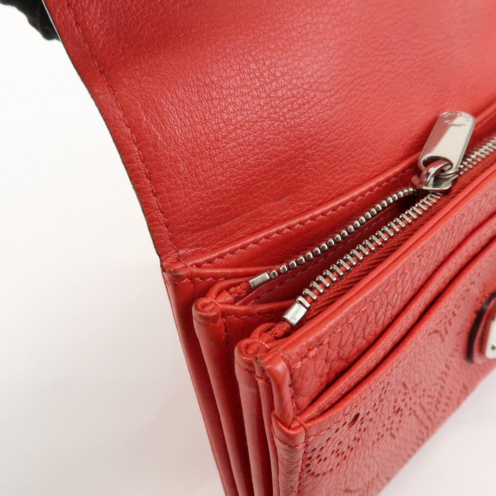 Louis Vuitton Mahina Leather Portefeuille Iris Long Wallet M58161