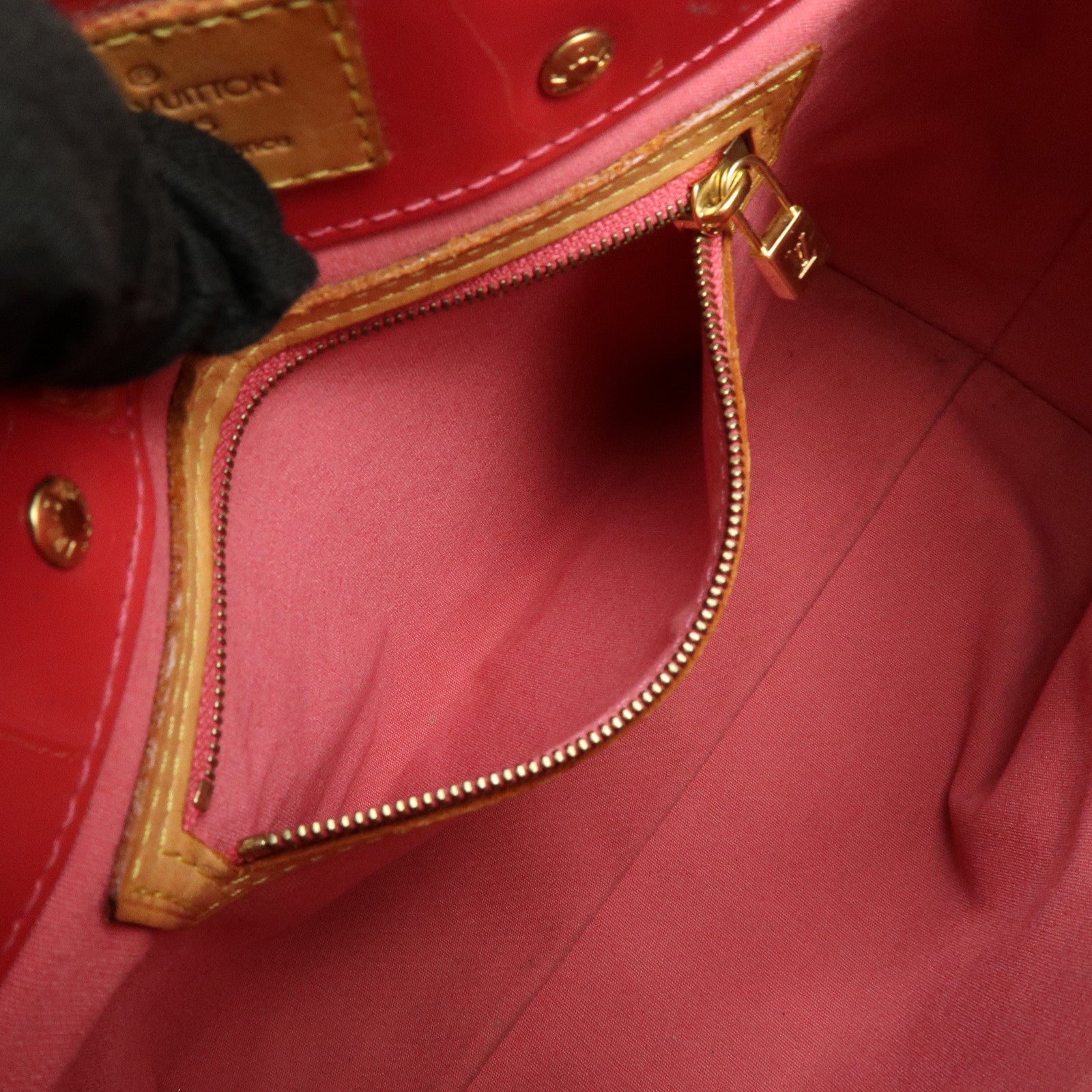 Louis Vuitton Monogram Vernis Reade PM Hand Bag Framboise M9132F