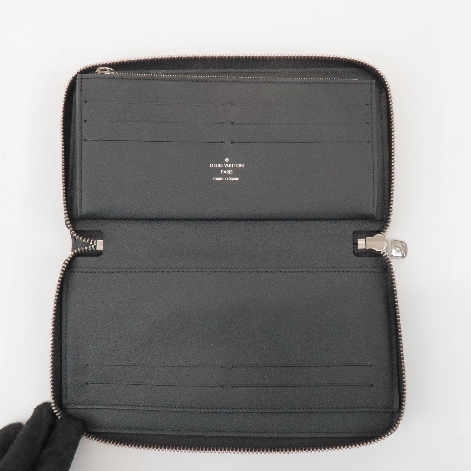Louis Vuitton Taiga Zippy Organizer NM Long Wallet Noir M30056
