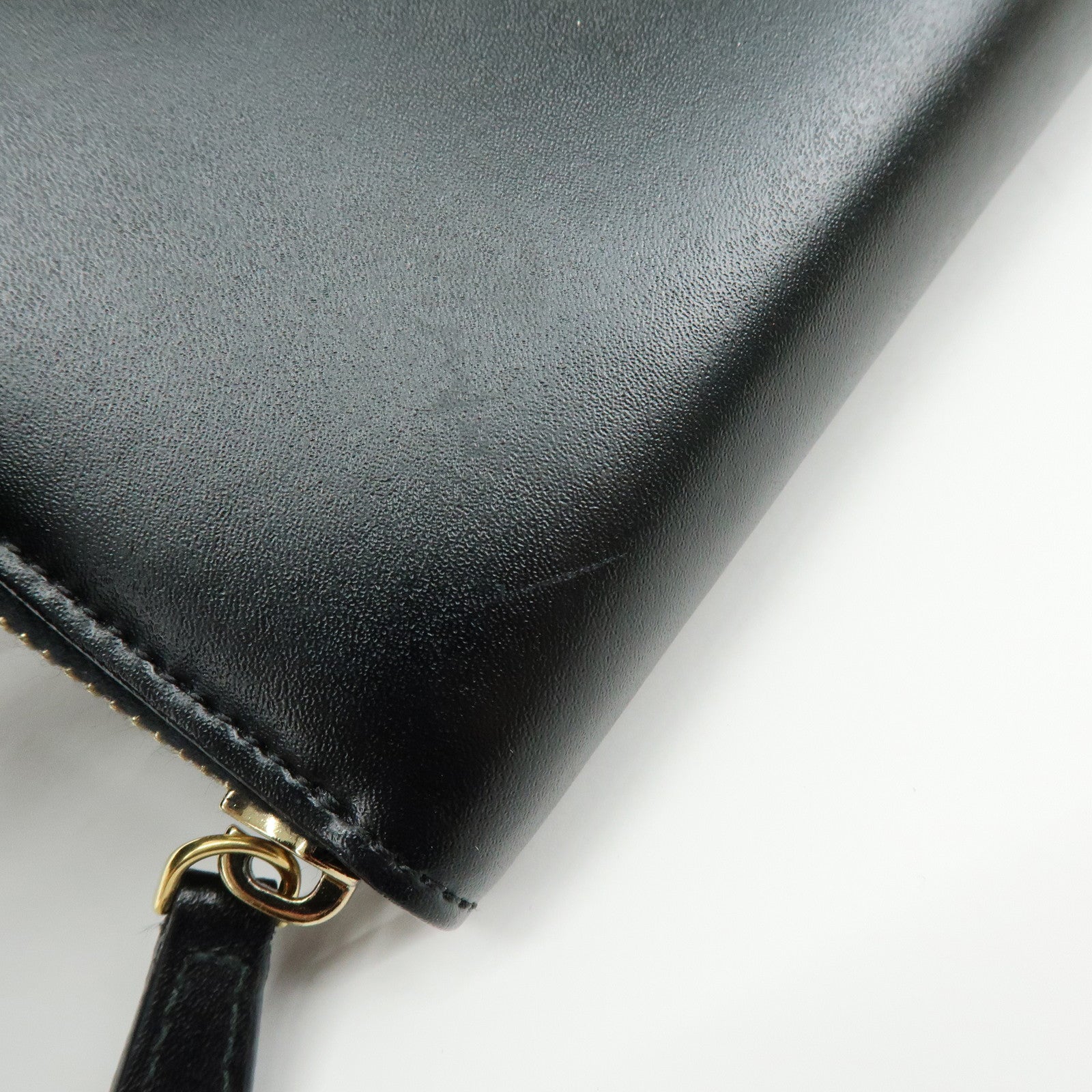 FENDI Leather Round Zippy Long Wallet Black 8M0299