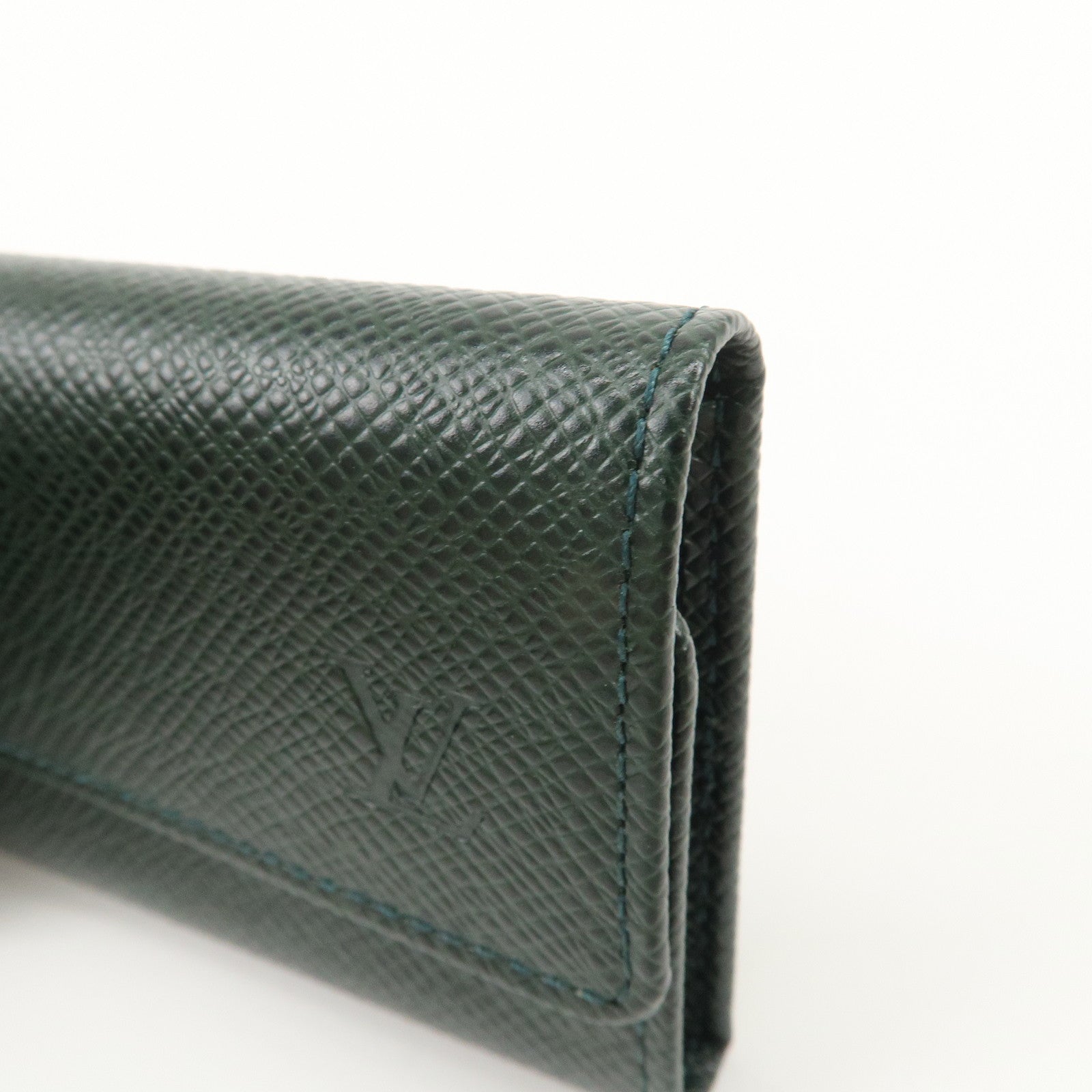 Louis Vuitton Taiga Leather Multicles 6 Key Case Epicea M30534