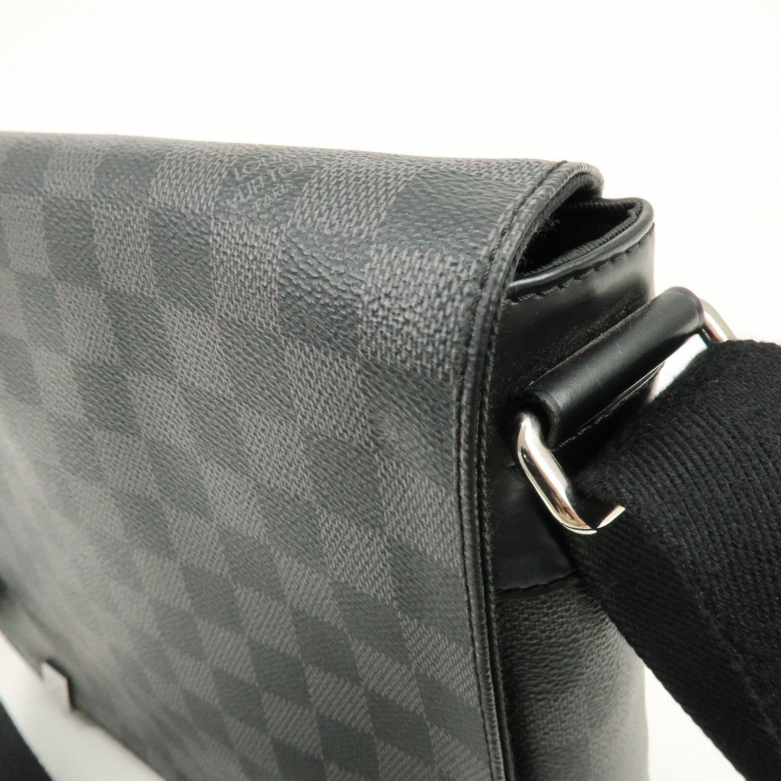 Louis Vuitton Damier Graphite District PM NM Crossbody Bag N41028