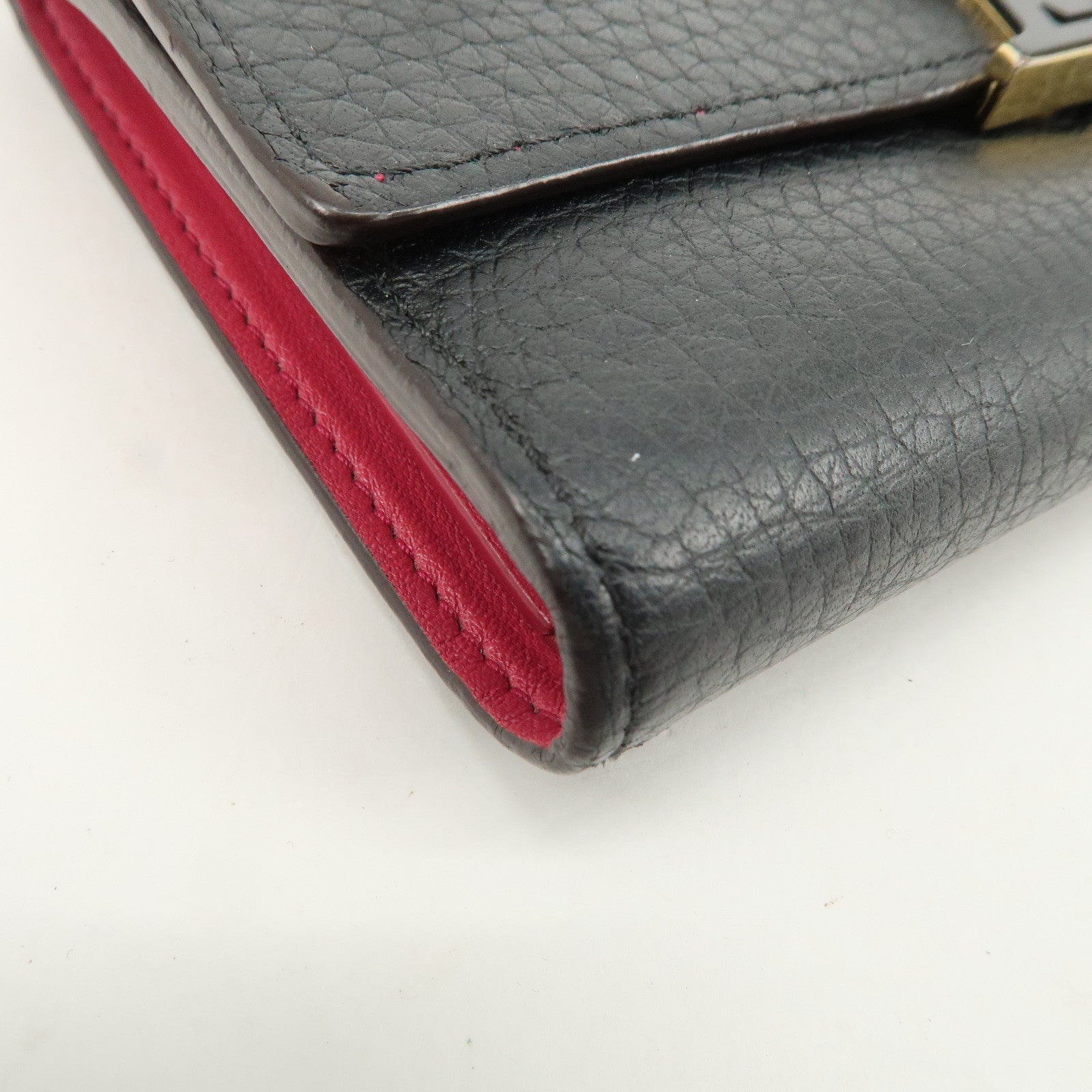 Louis Vuitton Leather Portefeuille Capucines Compact Wallet M62157