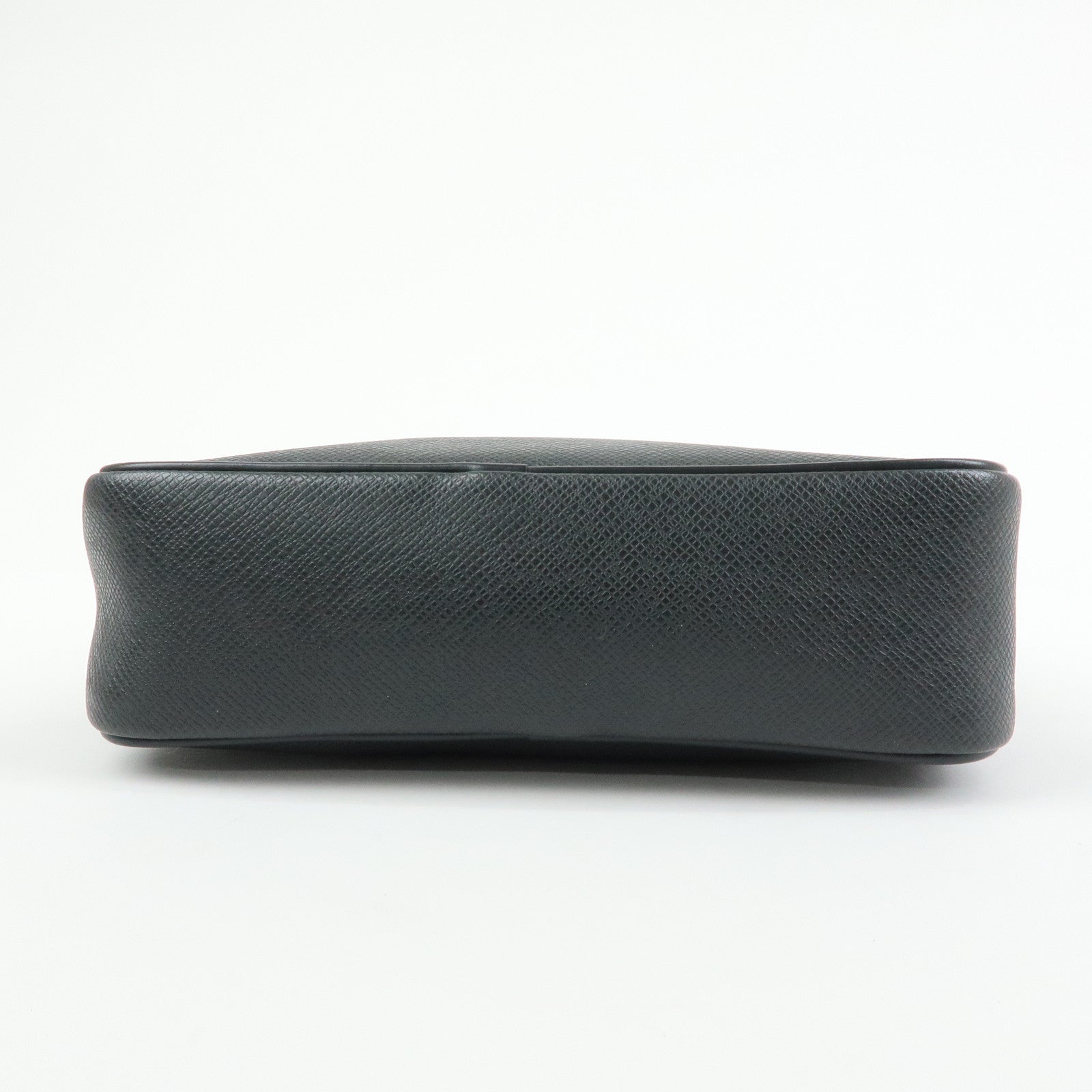 Louis Vuitton Taiga Leather Karga Clutch Bag Pouch Black M30812