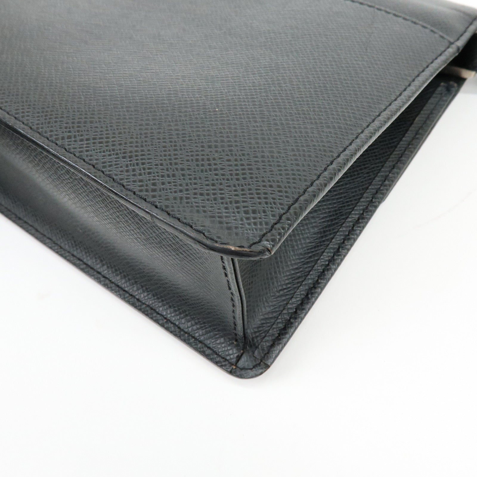 Louis Vuitton Taiga Leather Selenga Clutch Bag Ardoise M30782