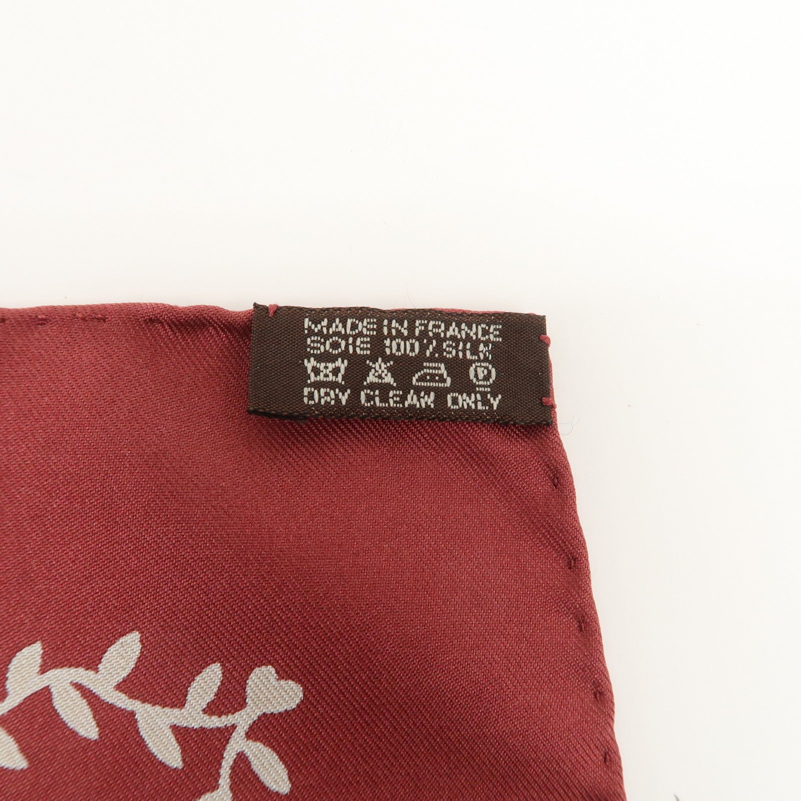 HERMES Carre 90 Silk 100% Aux Portes du Palais Scarf Red