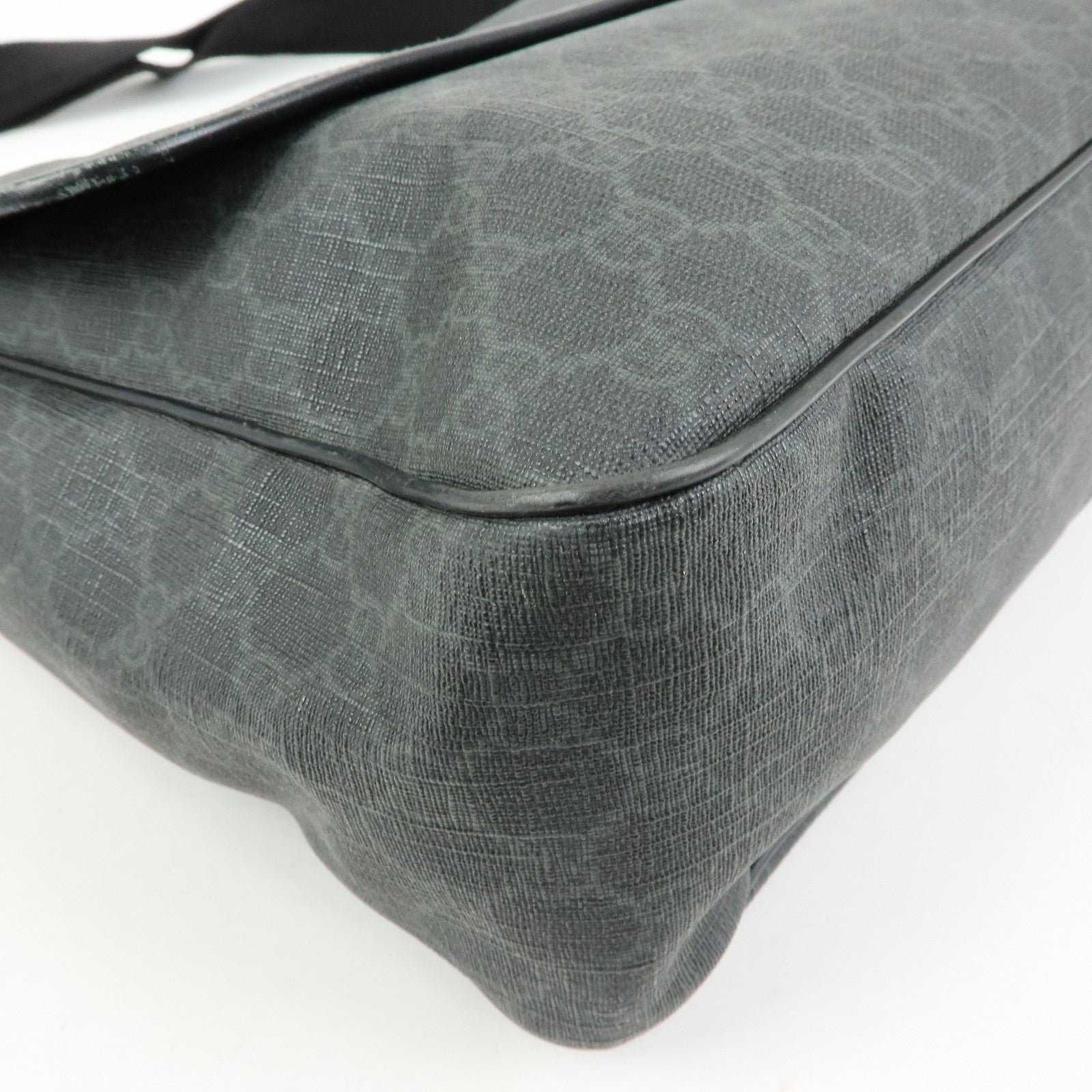 GUCCI GG Supreme Leather Shoulder Bag Crossbody Bag Black 169935