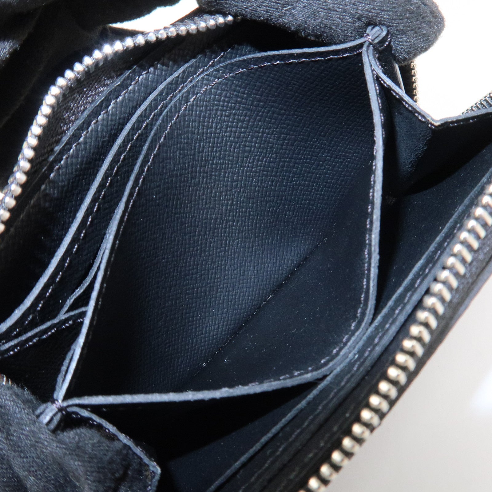 Louis Vuitton Taiga Zippy Coin Purse Coin Case Noir Black M30511