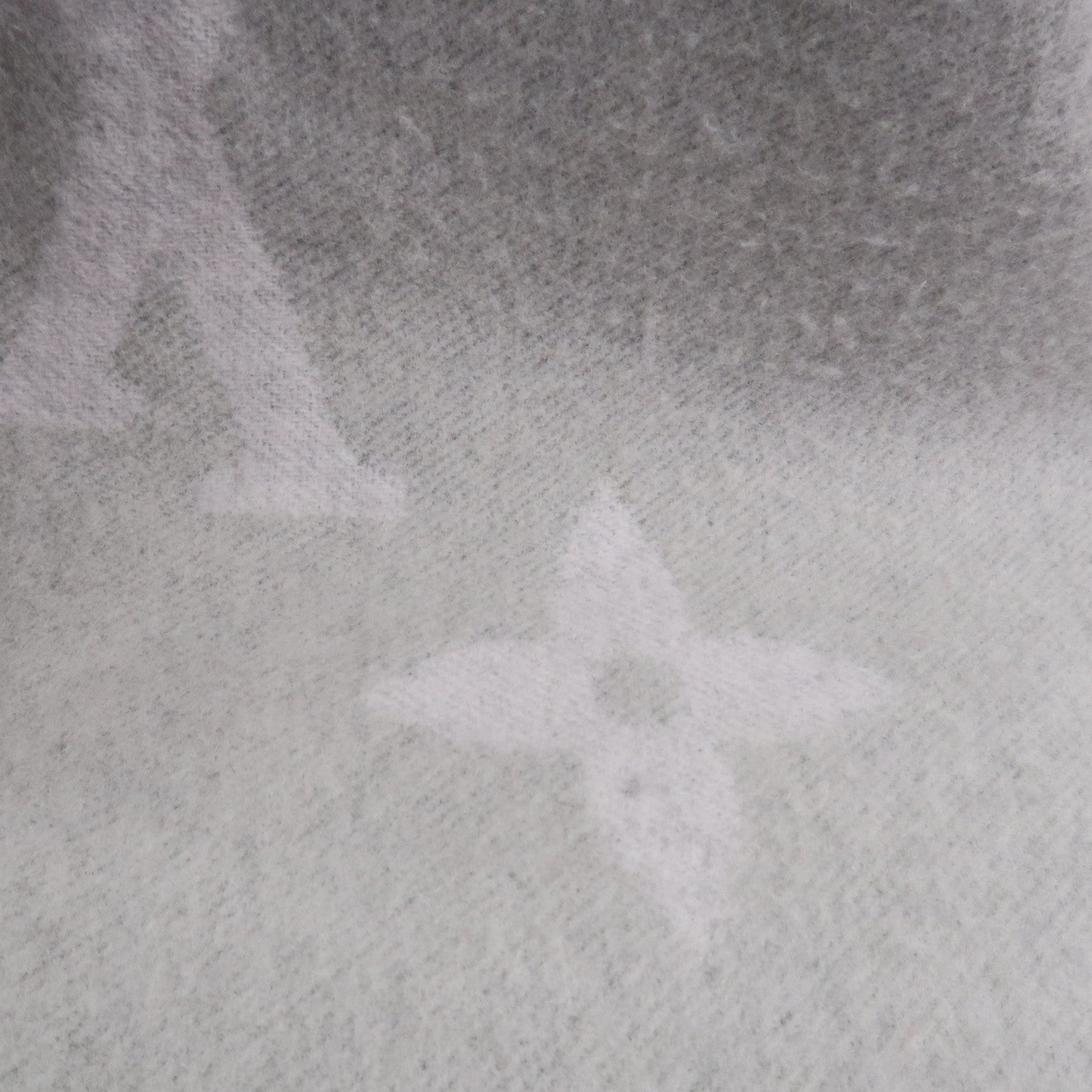 Louis Vuitton Echarpe Reykjavik Gradient Cashmere 100% Scarf M76336