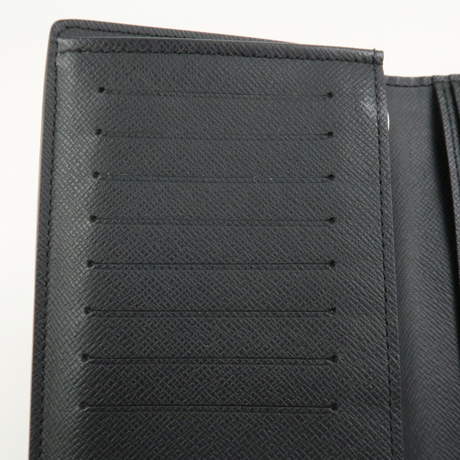 Louis Vuitton Taiga Portefeuille Brazza Bi-fold Long Wallet M30501