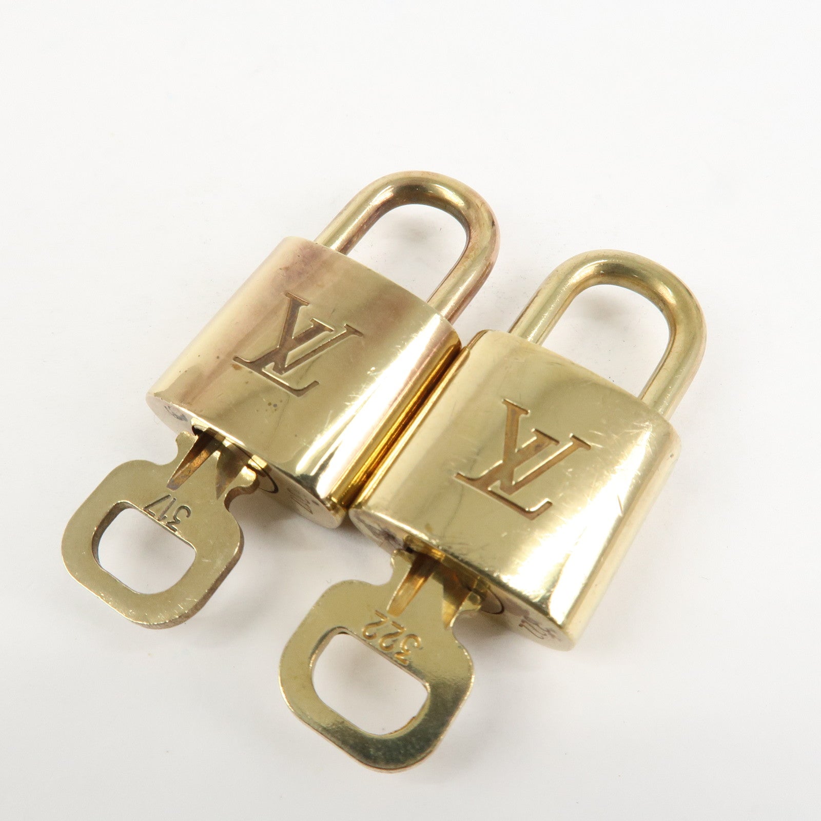 Louis Vuitton Set of 10 Lock & Key Cadena Key Lock Metal Gold