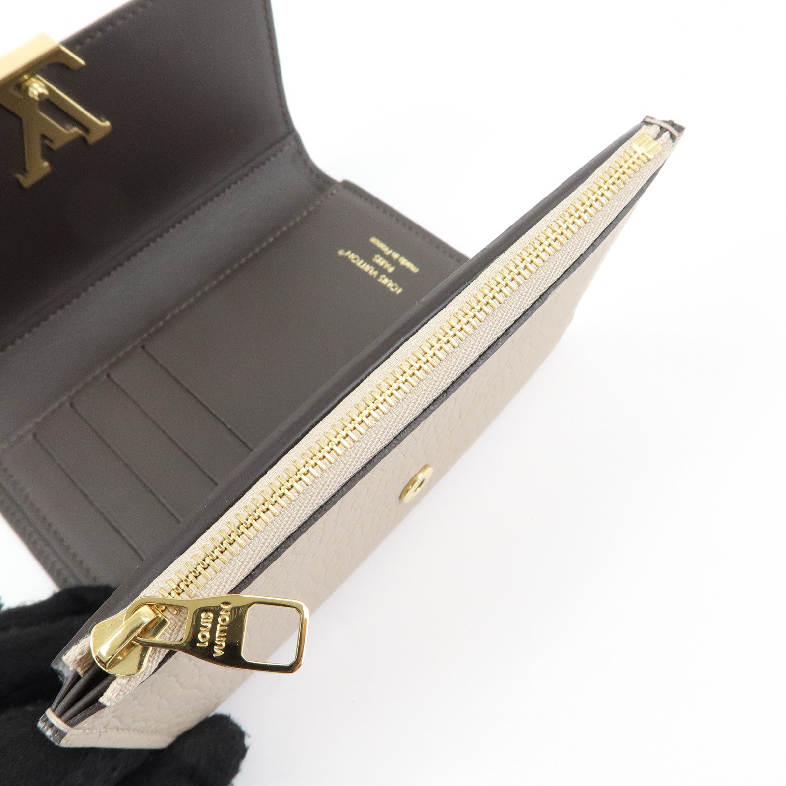 Louis Vuitton Portefeuille Capucines Compact Wallet Galet M62159