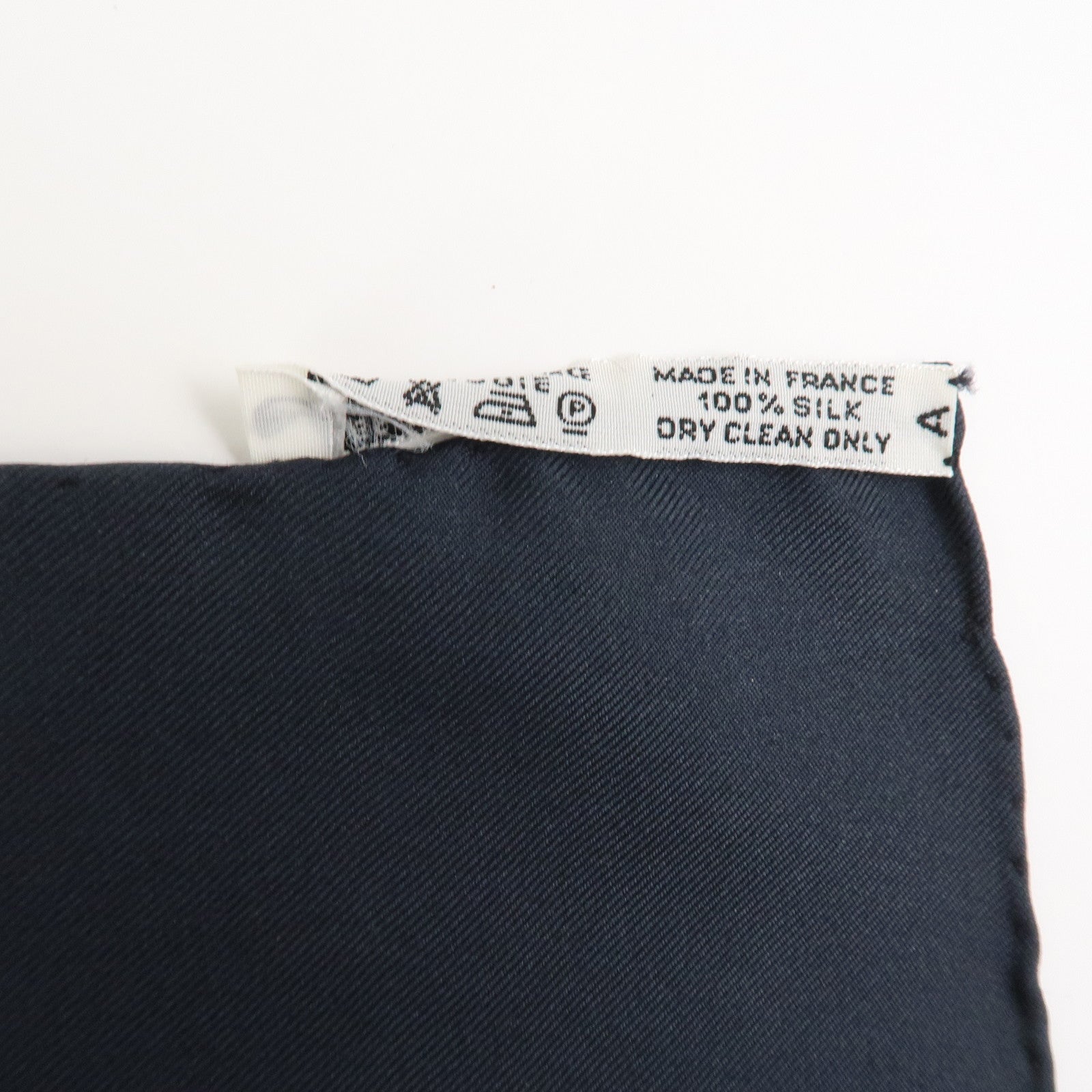 HERMES Carre 90 Silk 100% Scarf LE LAISSER COURRE Black