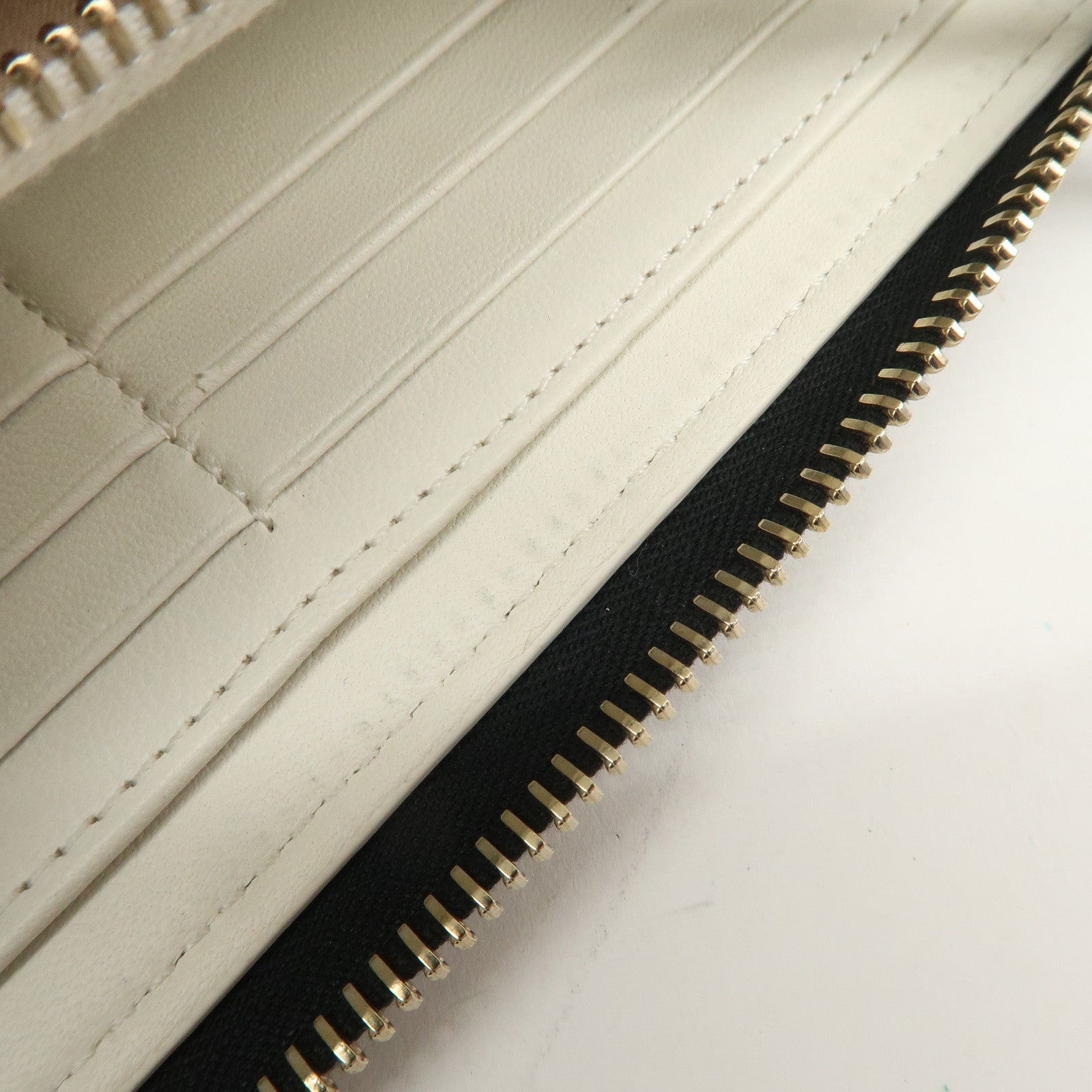 Chloe Logo Leather Round Zippy Long Wallet Black