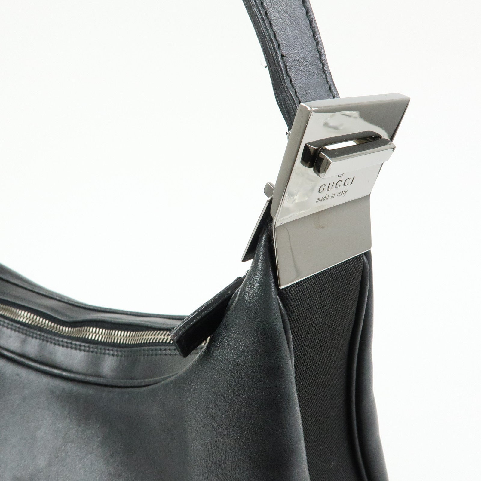 GUCCI Attache Leather Shoulder Bag Crossbody Bag Black 001・3341
