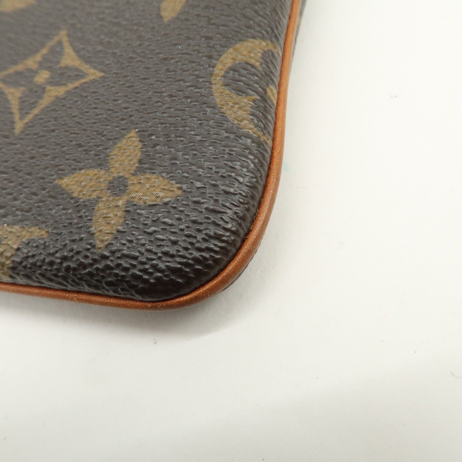 Louis Vuitton Monogram Etui Telefonne MM Brown M66546