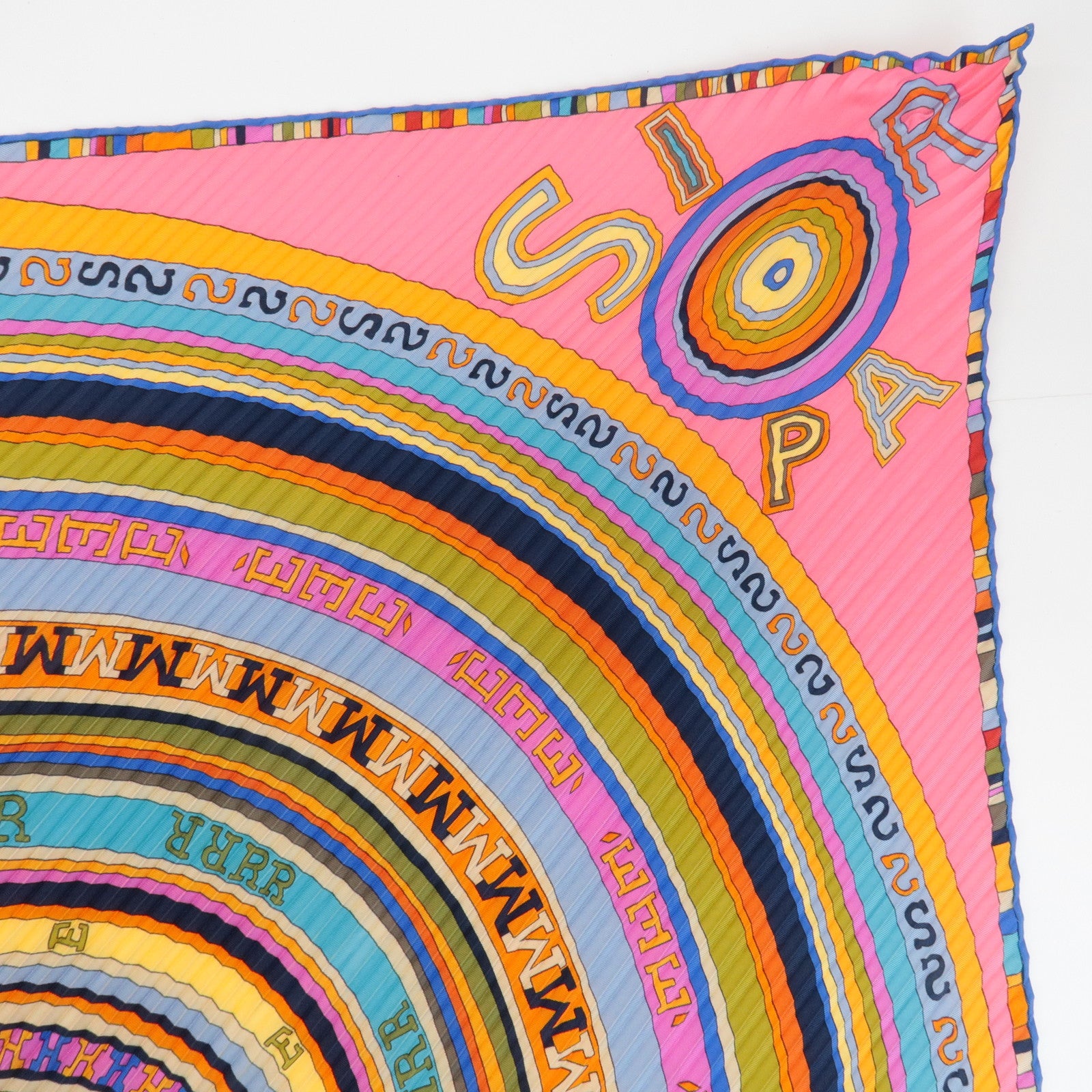 HERMES Carre Pleats Silk 100% Scarf FRANCE PARIS 24 Fbg Used